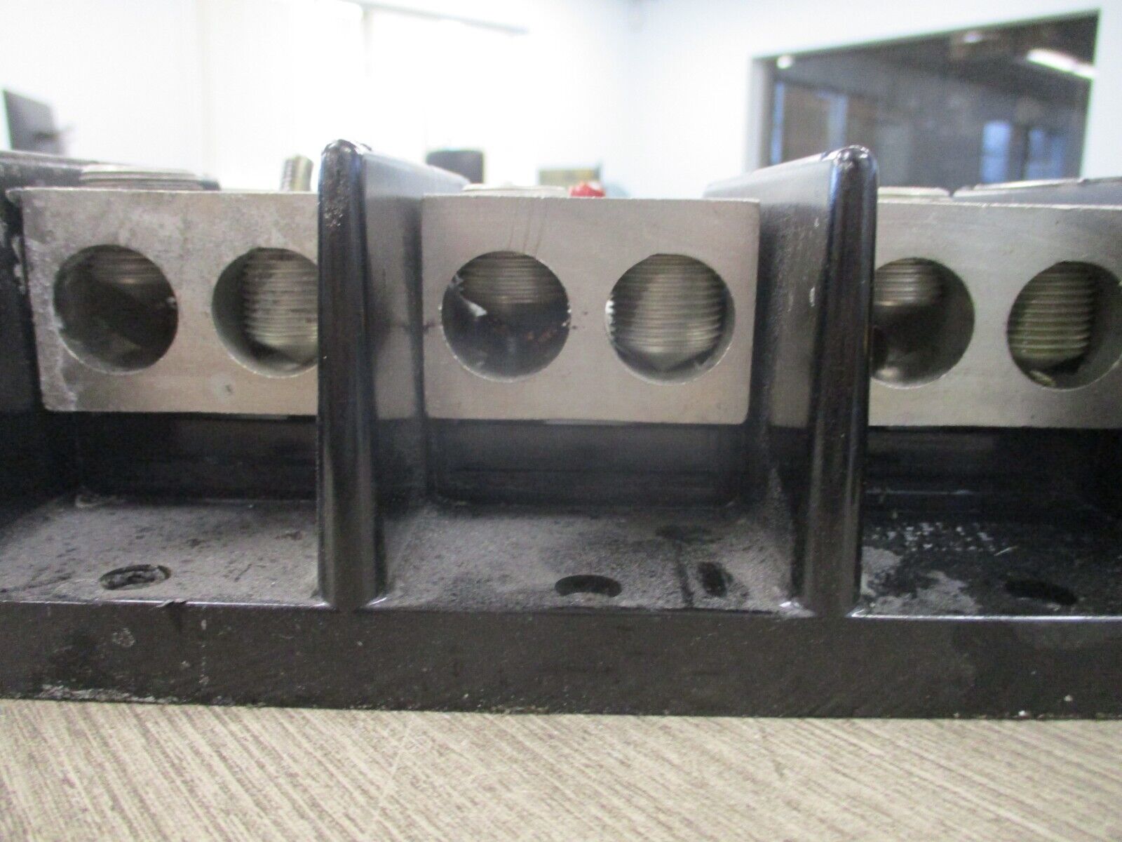 Buss Distribution Block 16504-3 760A 600V 3P Used