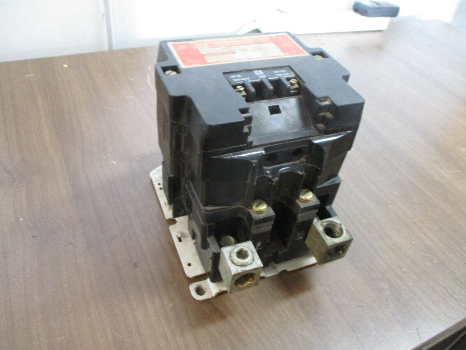 Square D Lighting Contactor 8903 SV 0 1 Ser. A 120V Coil *Missing (1) Lug Nut*