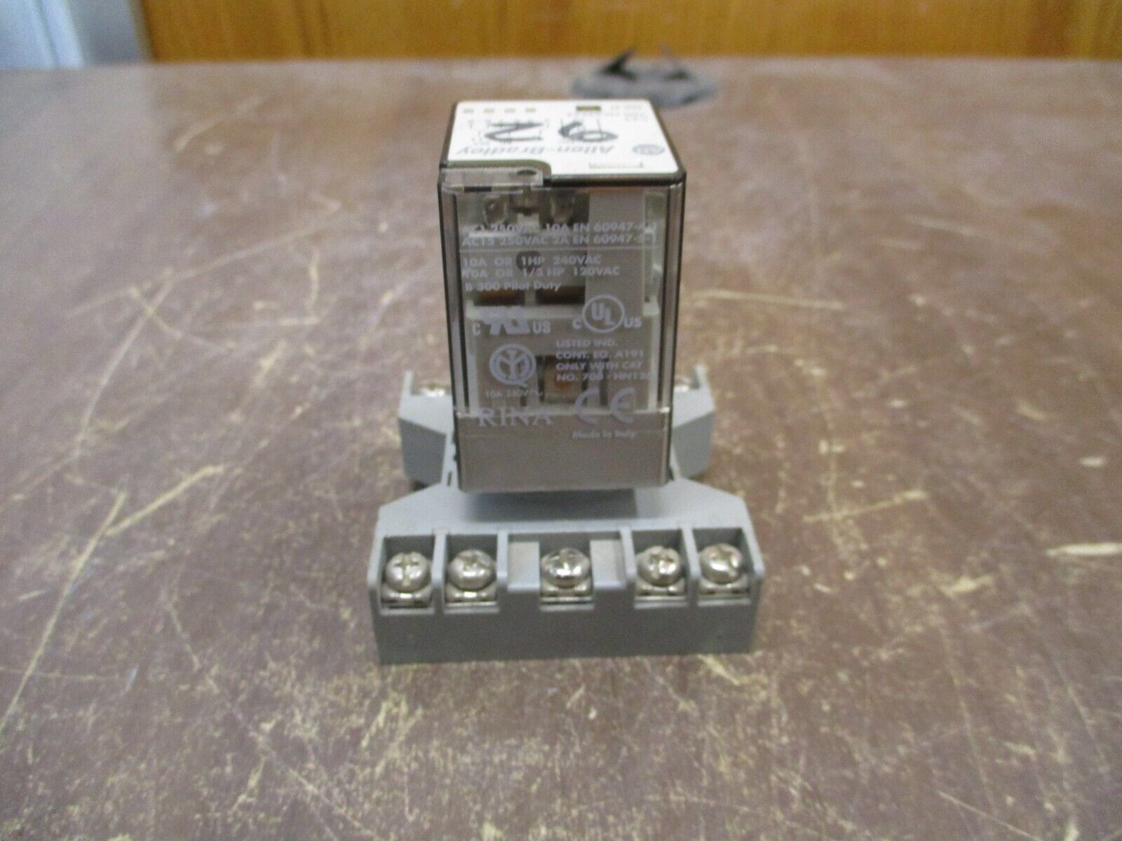 Allen-Bradley Relay 700-HA33Z24 24VDC Coil w/ Base Used