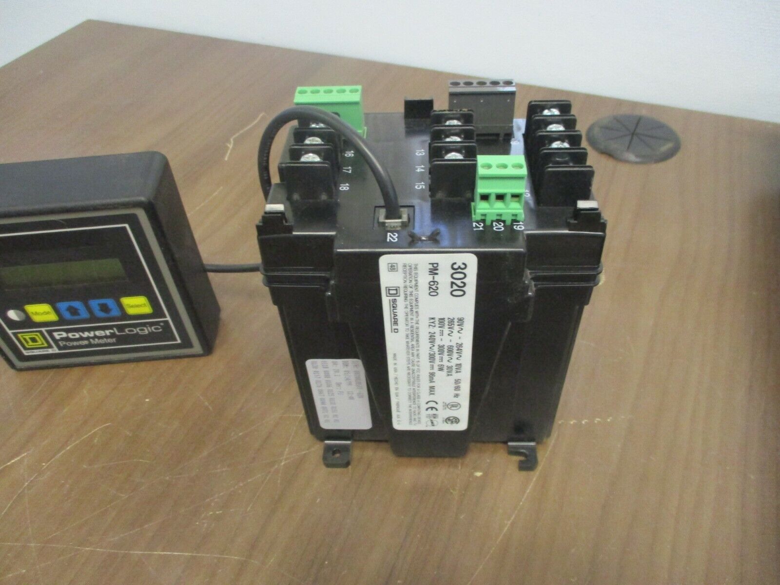 Square D PowerLogic Power Meter w/ Display 3020 PM-620/3020 PMD-32 Ser F1 Used