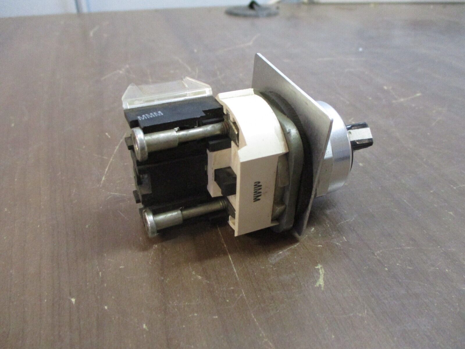 Allen-Bradley Selector Switch 800T-H2 Ser. T Nema Type 4, 13 Used