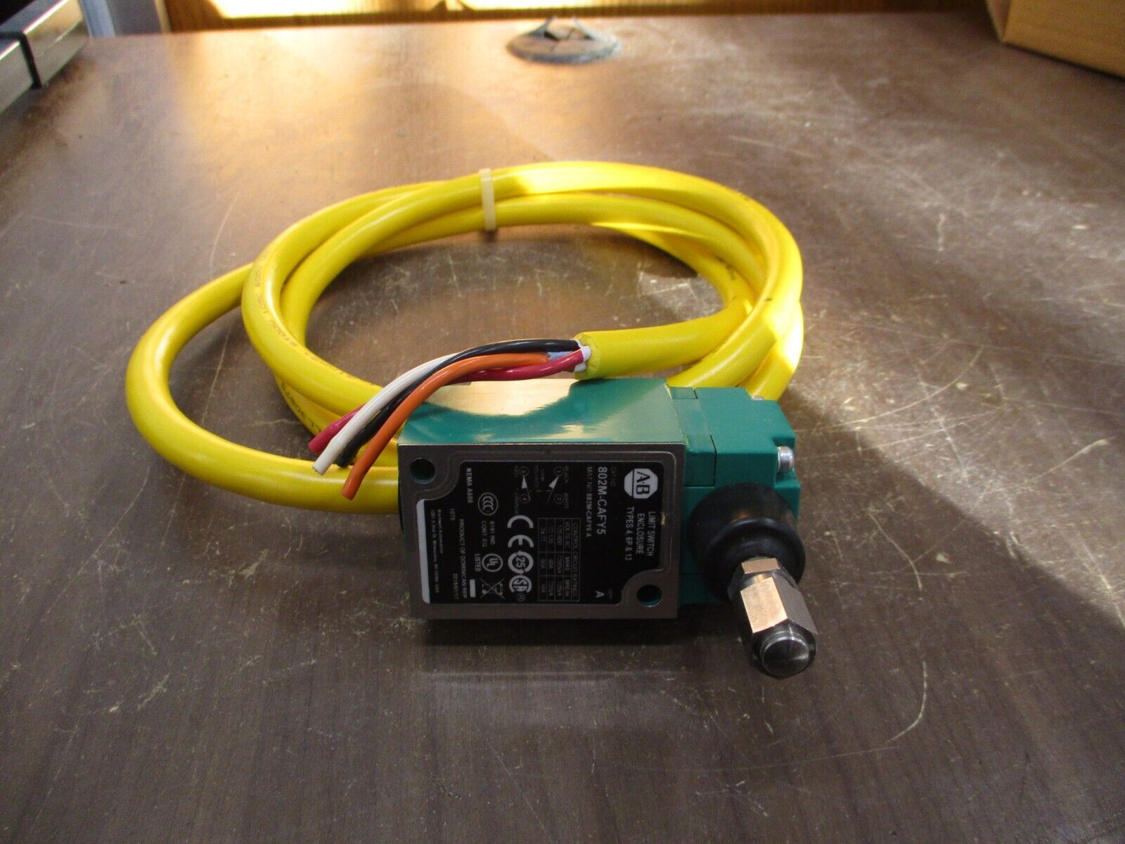 Allen-Bradley Pre-Wired Limit Switch 802M-CAFY5 Ser. A 5' Cable New Surplus