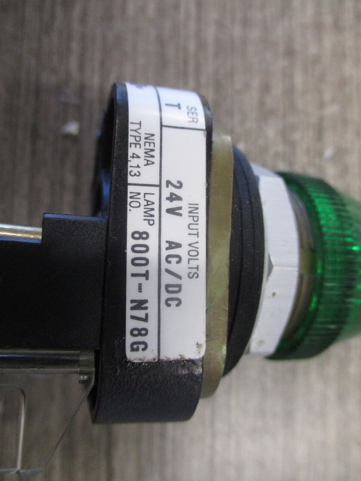 Allen-Bradley Pilot Light 800T-QL24G Ser. T Green 24V AC/DC Type 4,13 Used