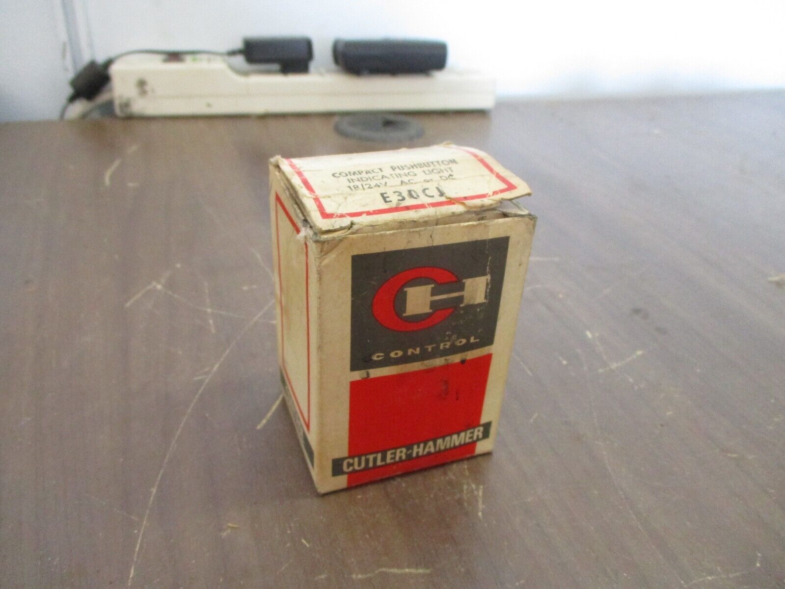 Cutler-Hammer Compact Pushbutton Indicating Light E30CJ 18/24V New Surplus