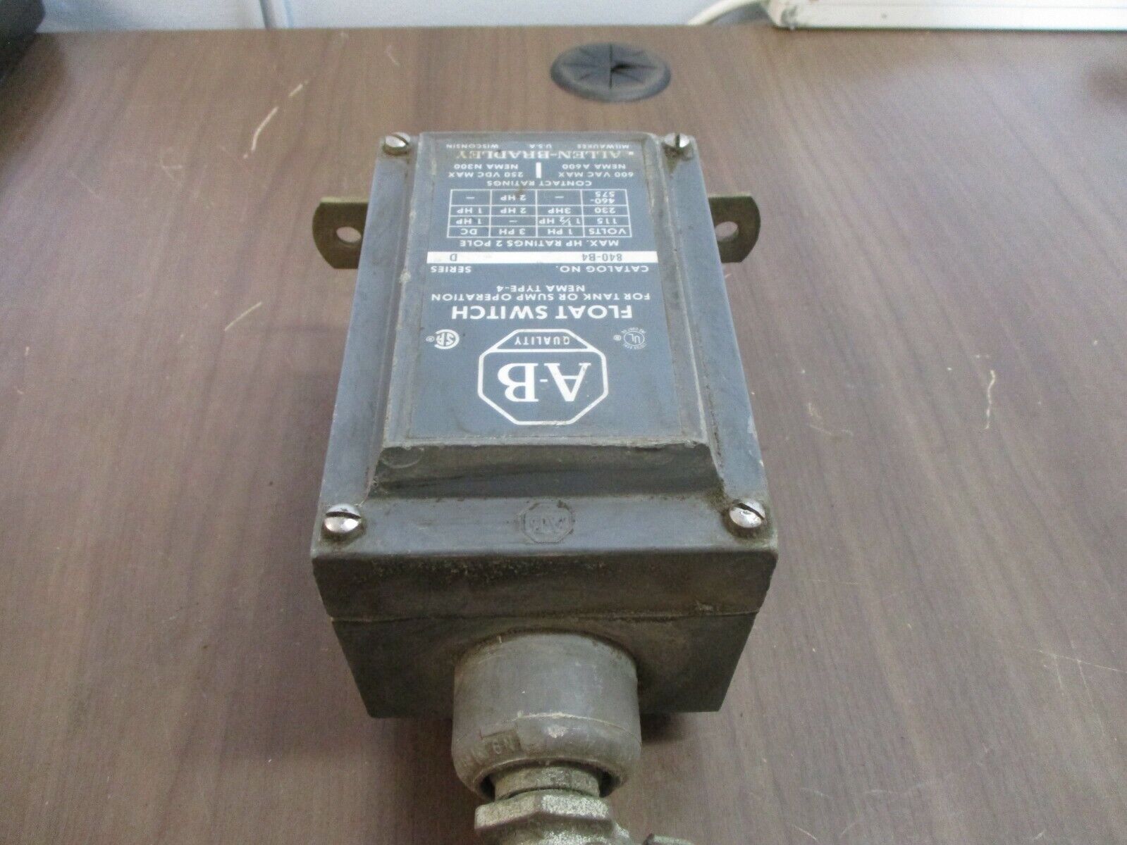 Allen-Bradley Float Switch 840-B4 Ser. D 115-600V Nema 4 *Bent Mounting Ear*
