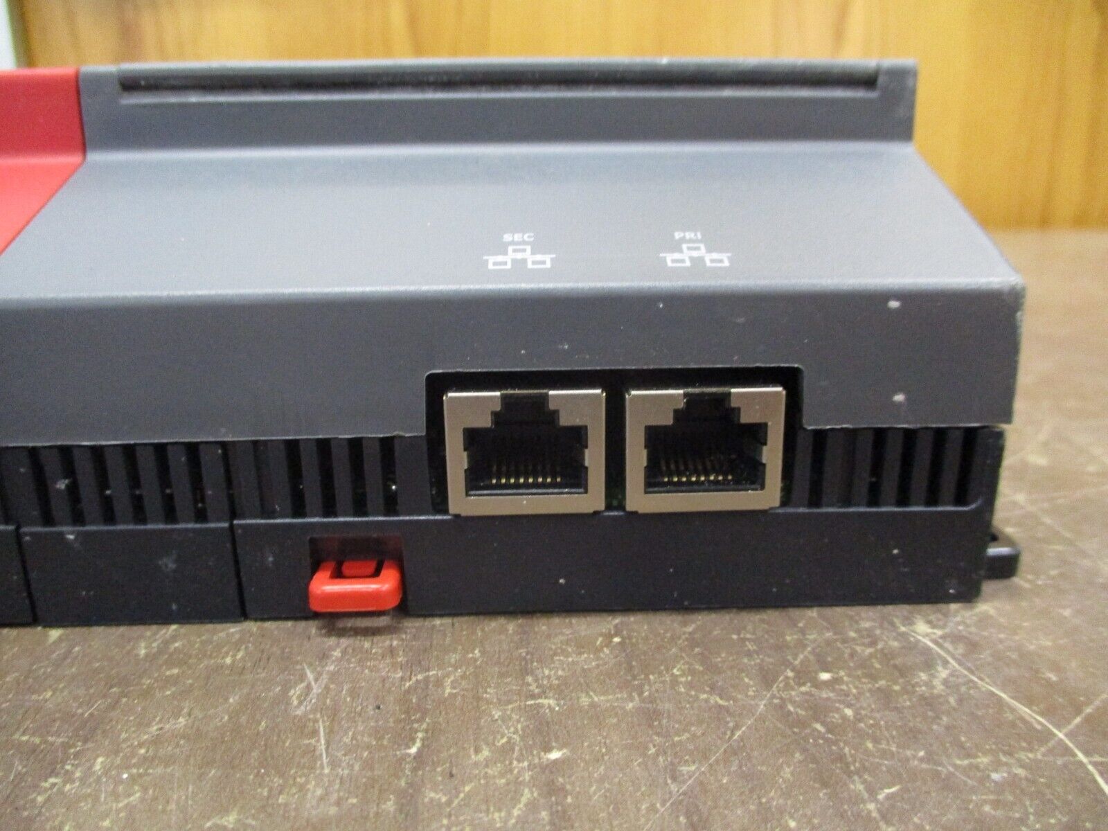 Honeywell Controller 12977 OS#: 32300323-001 *Damaged Mounting Foot* Used