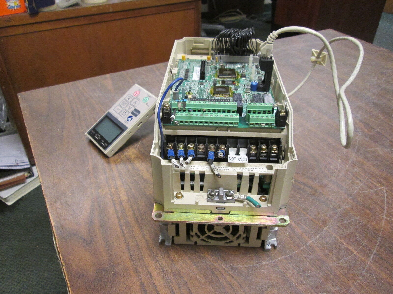 Yaskawa E7 AC Drive CIMR-E7U42P2 0.5HP 3Ph w/ Keypad *No Cover* Used