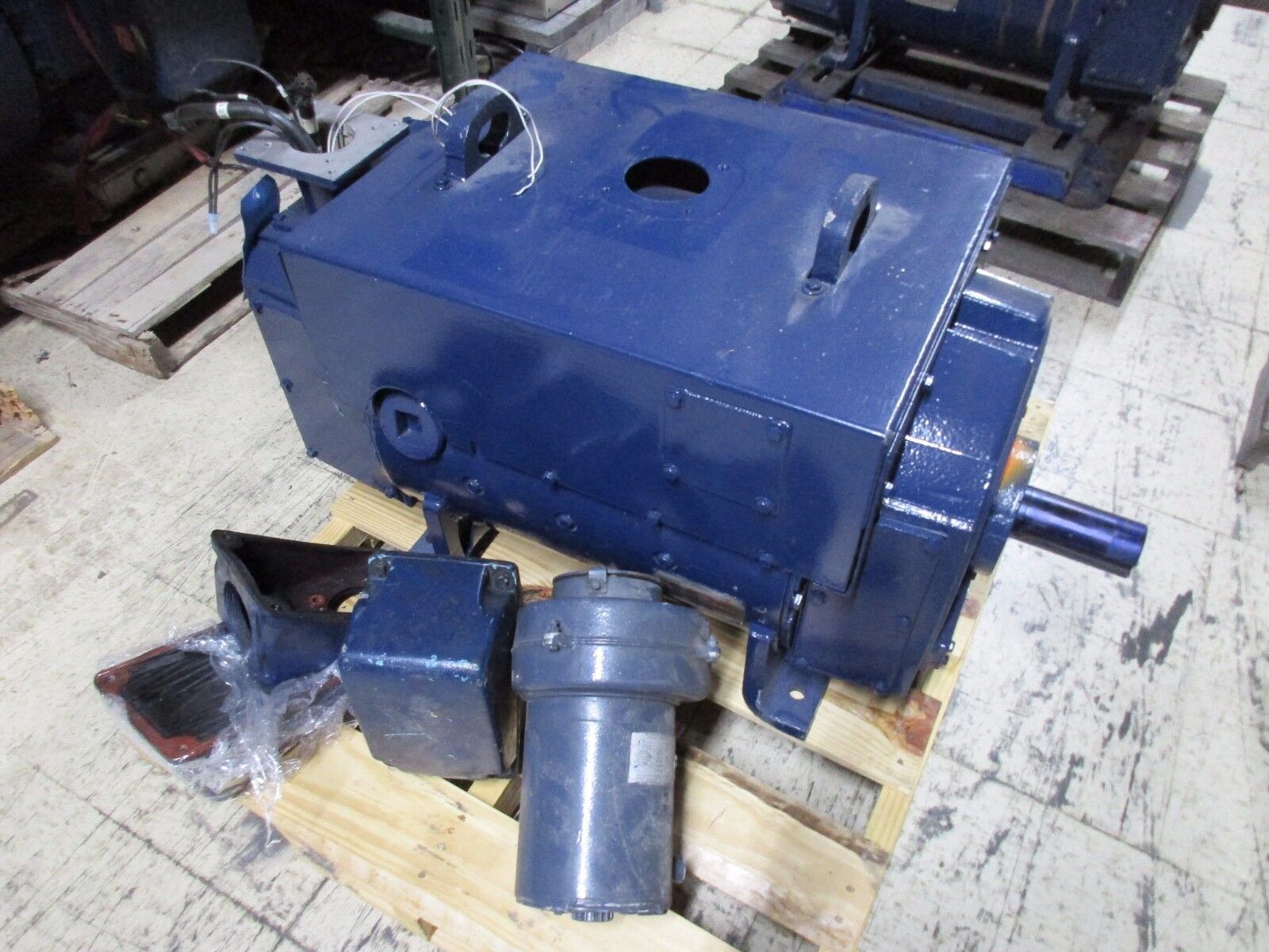 GE Kinamatic DC Motor w/ Blower CD409AT 100HP 2500/2900RPM 500V Refurbushed