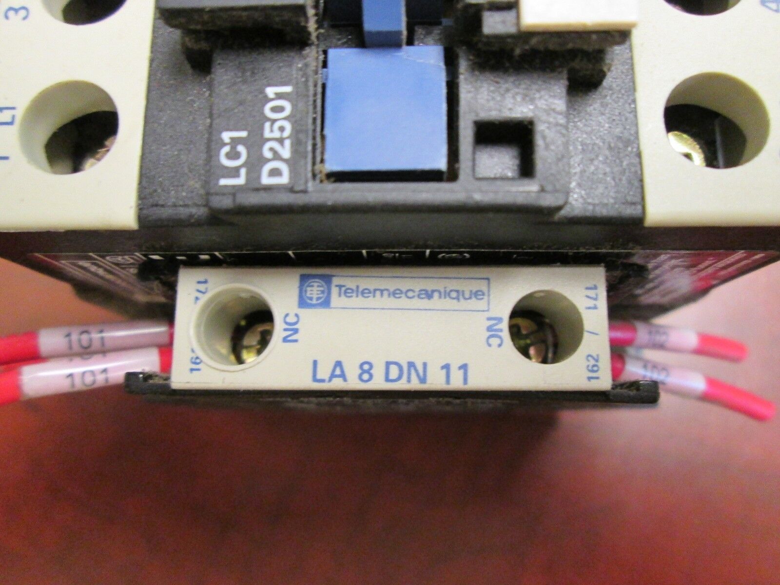 Telemecanique Contactor LC1 D2501 600V 40A 3PH 120V , AUX Contact