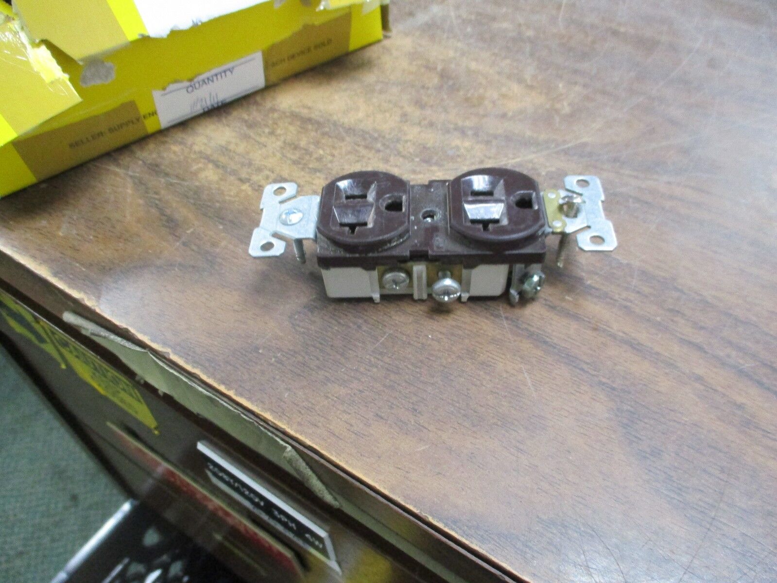 Cooper Receptacle,CR20B, 20A 125V, Used