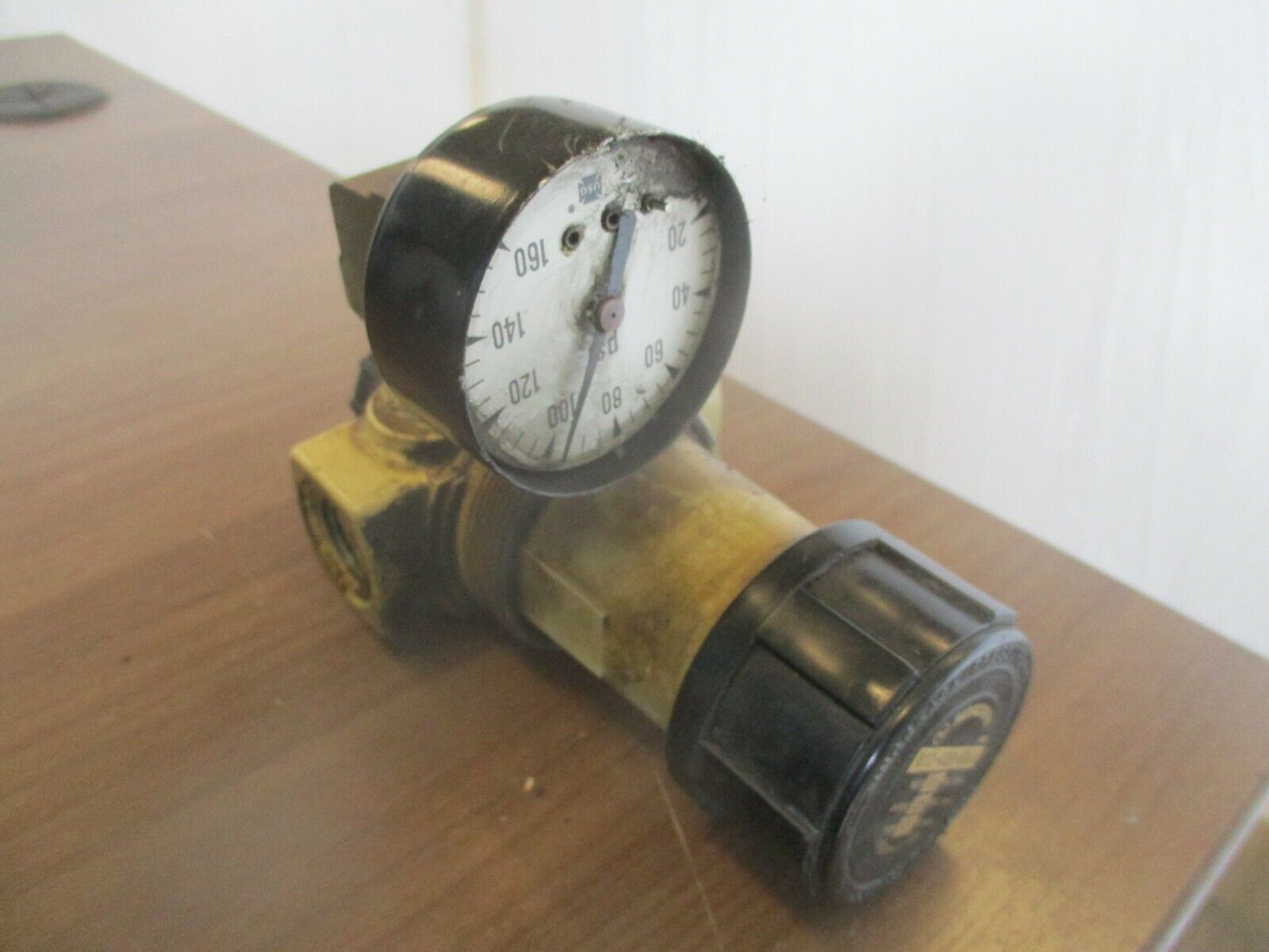 Norgren Regulator R12-400-RGLA Inlet: 300PSIG Outlet: 125PSIG 175°F Used