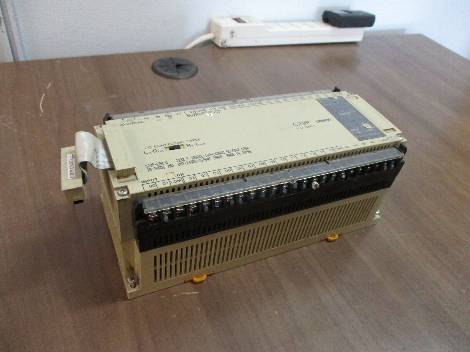Omron C28P I/O Unit C28P-EDR-A Used