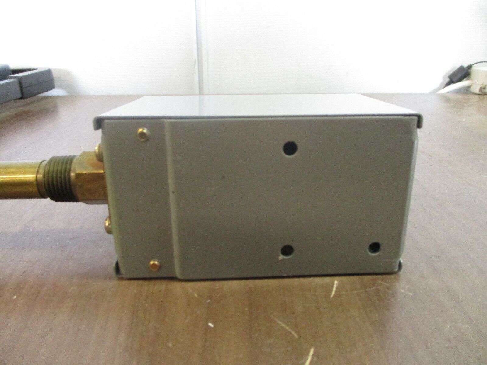 Allen-Bradley Temperature Control 837-V3A Ser. A Range: 140-290°F New Surplus