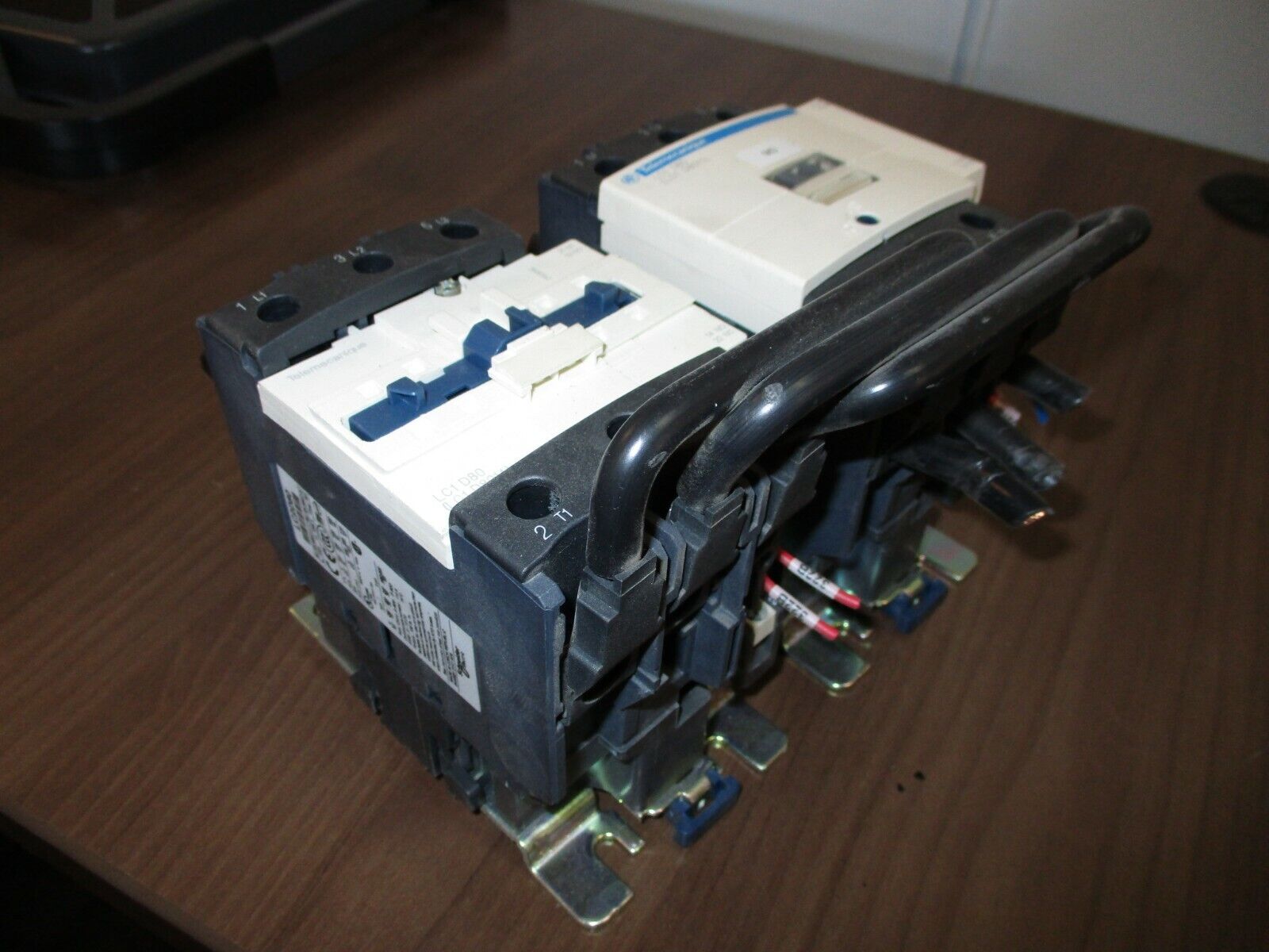 Telemecanique Reversing Contactor, LC1 D8011, 120 V coil, 110A  Used
