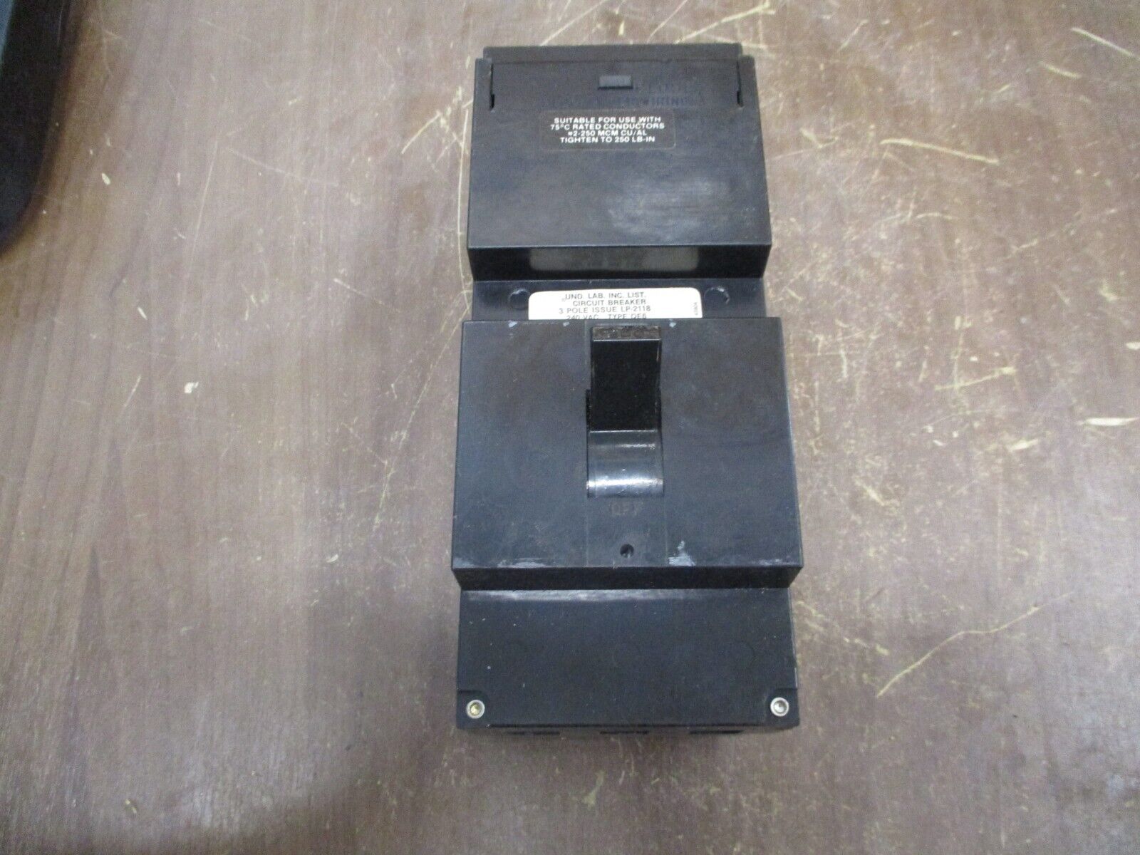 Square D Circuit Breaker QE3200VH 200A 240V 3P 22K AIC Used