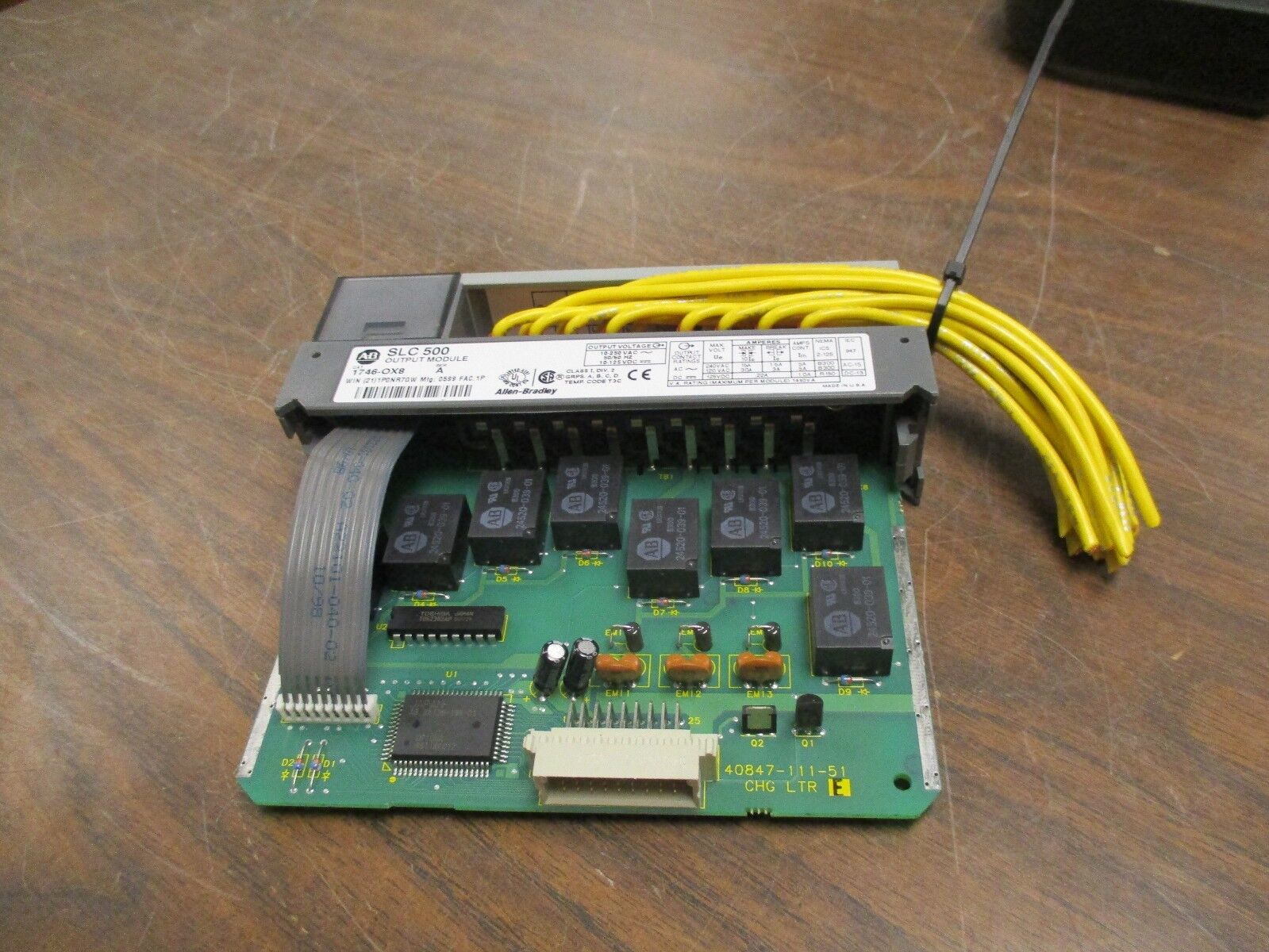 Allen-Bradley SLC 500 Output Module 1746-OX8 Ser A 10-250VAC/10-125VDC Output