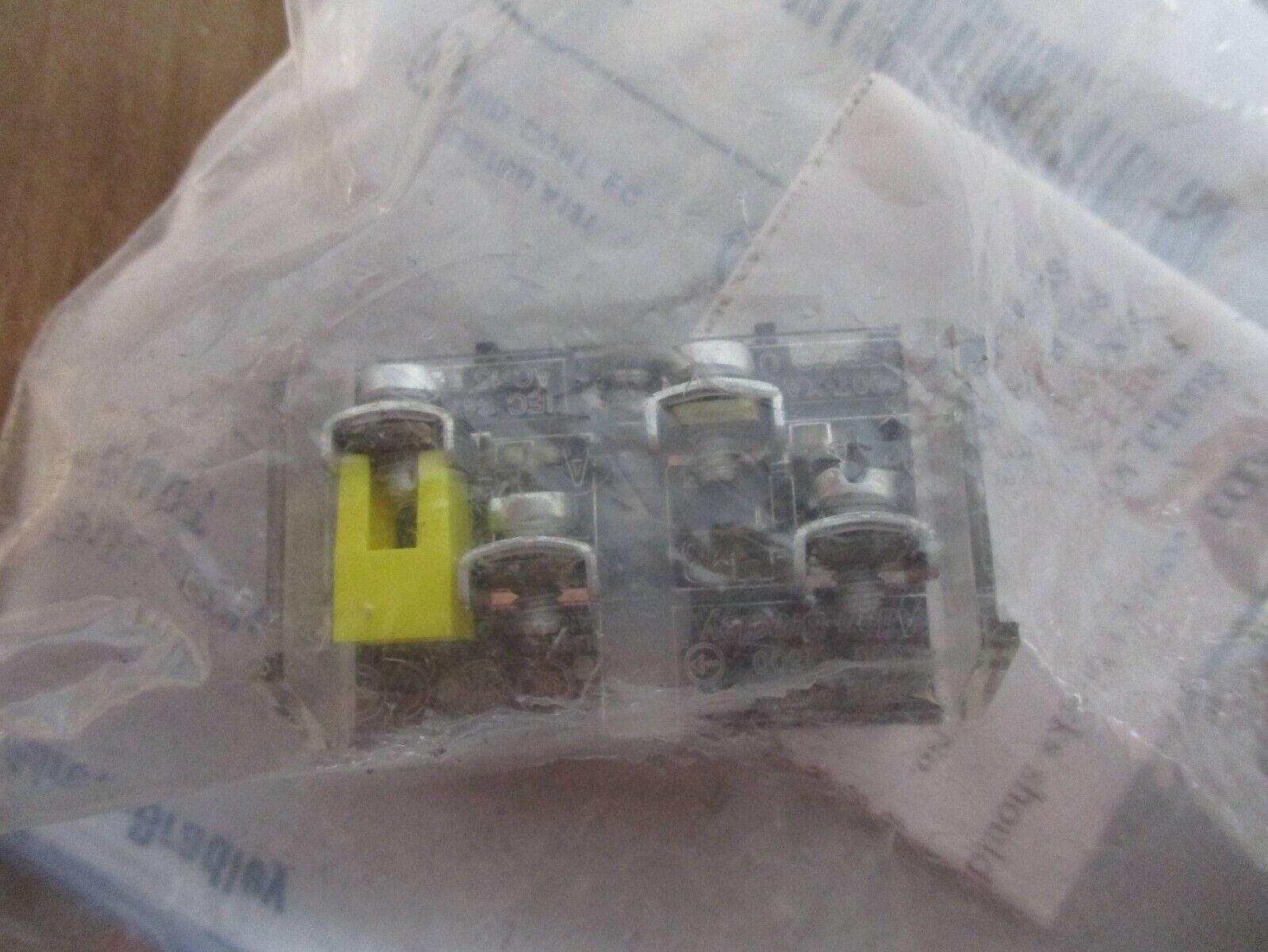 Allen-Bradley Shallow Contact Block 800T-XA Ser. D 1NO-1NC New Surplus