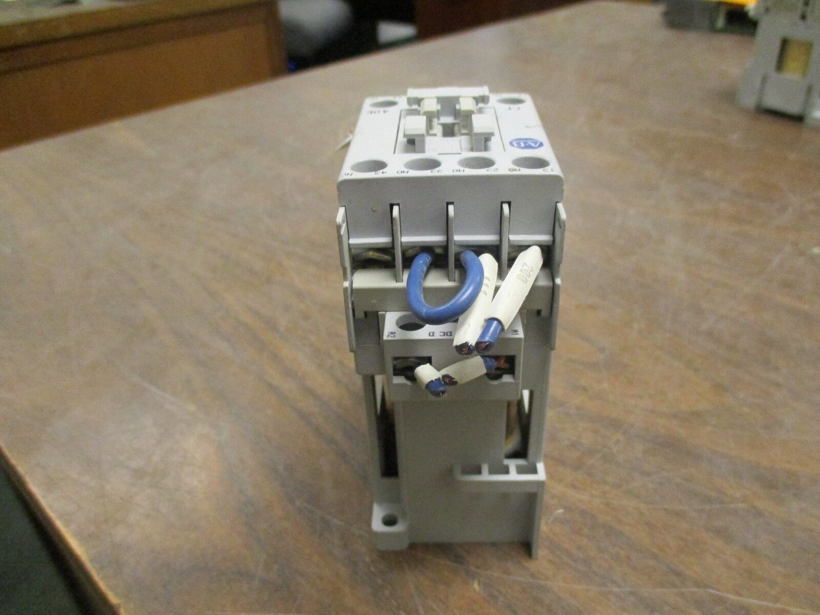 Allen-Bradley Contactor 700-CF400D* 24VDC Coil 25A 600V Used