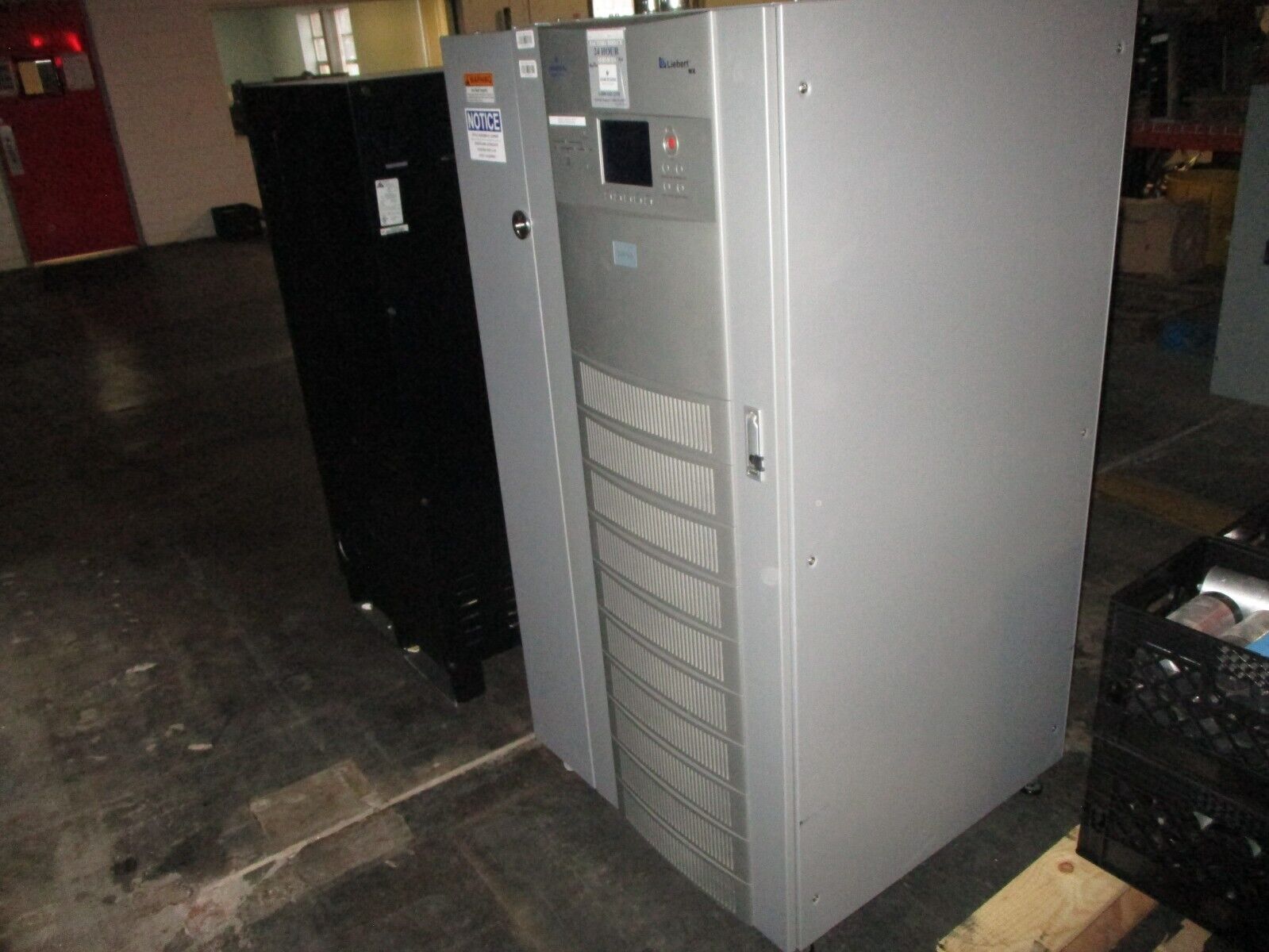 Emerson Liebert NXB 30 UPS 38SA030C0CHR 30KVA 24kW *Bent Key* Used