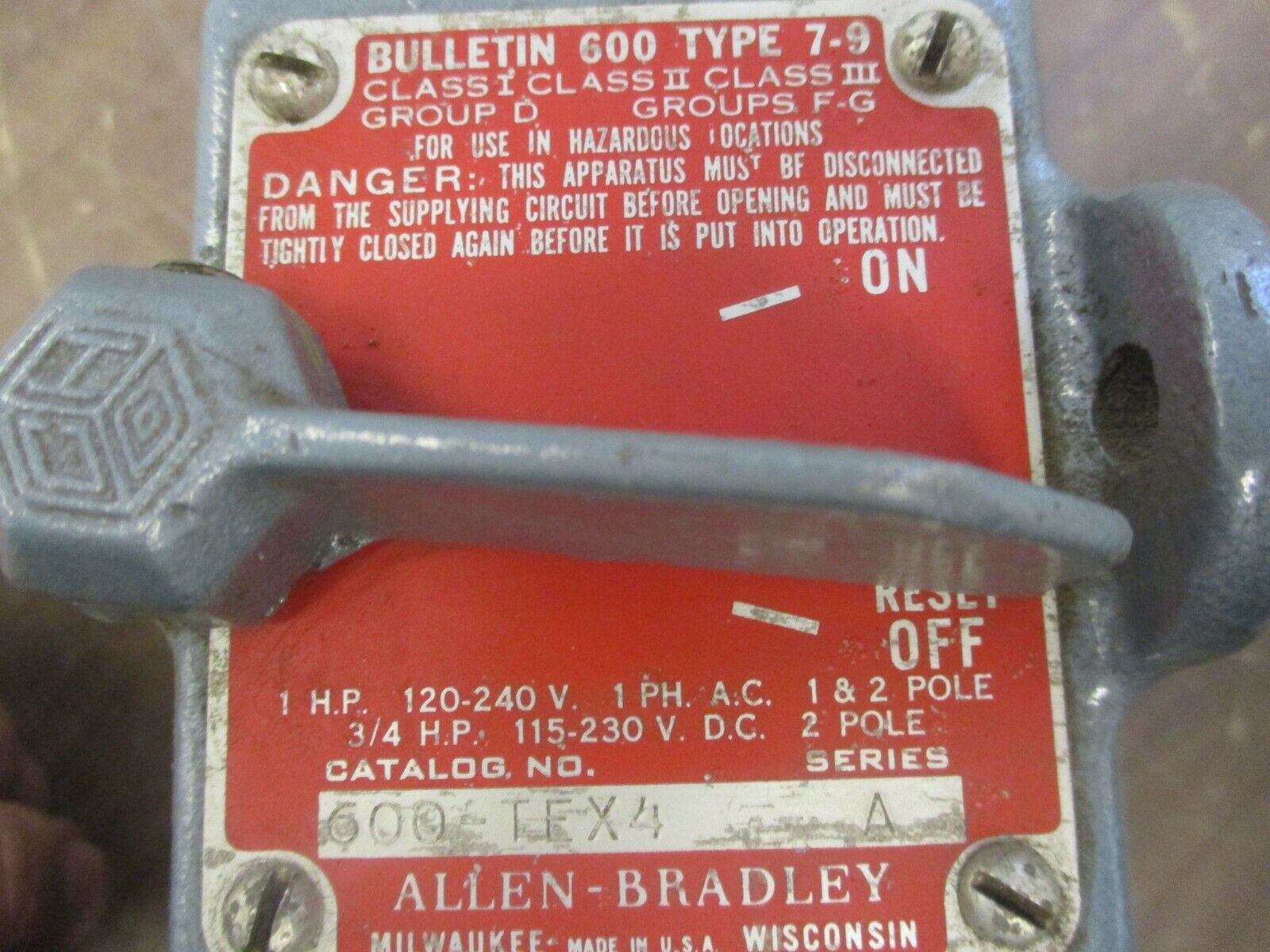 Allen-Bradley Explosion Proof Manual Starter 600-TEX4 Ser. A 120-240V 1Ph Used