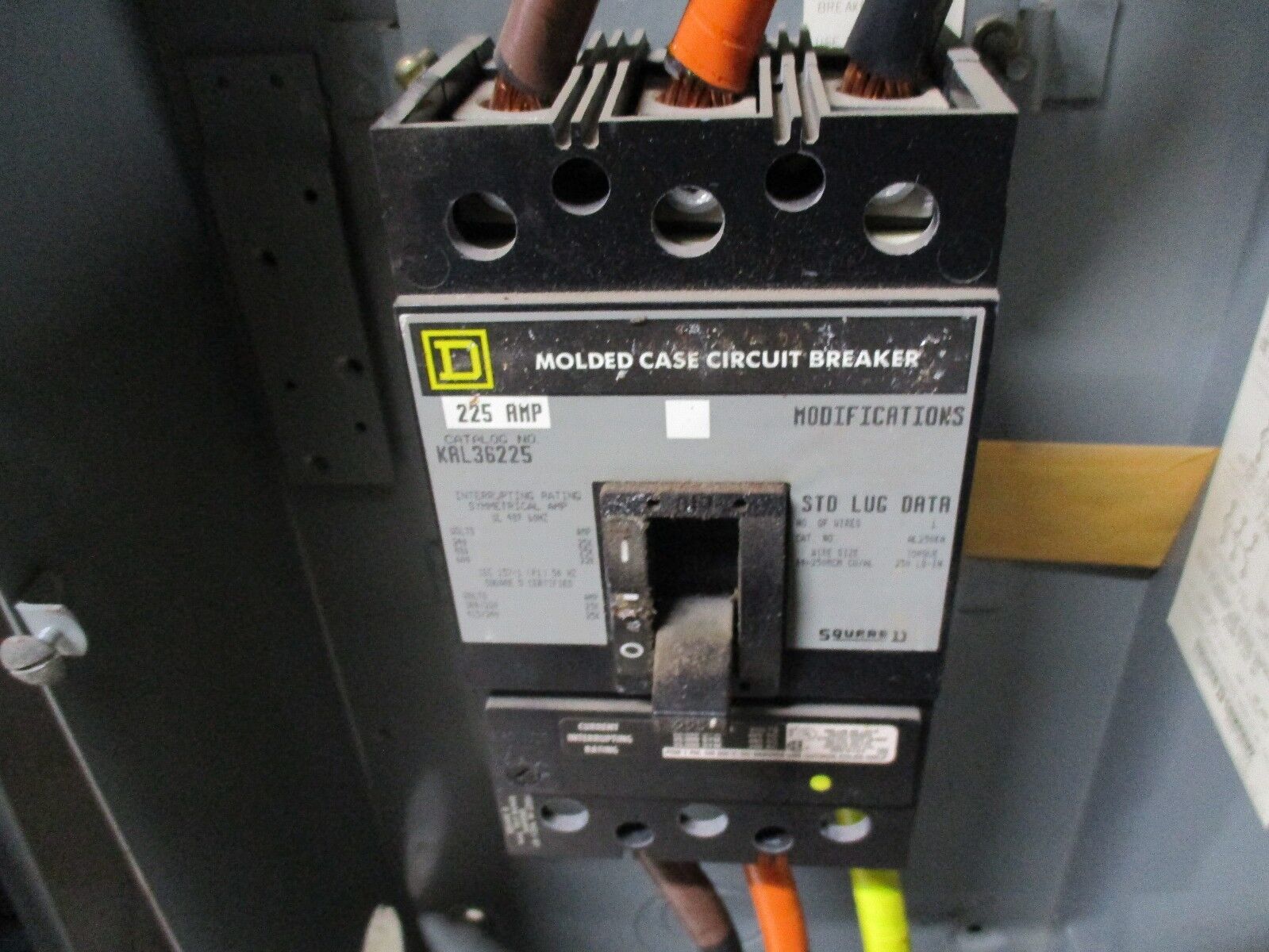 Square D Enclosed Circuit Breaker KAL36225 225A 600V *Missing Cover Screw* Used