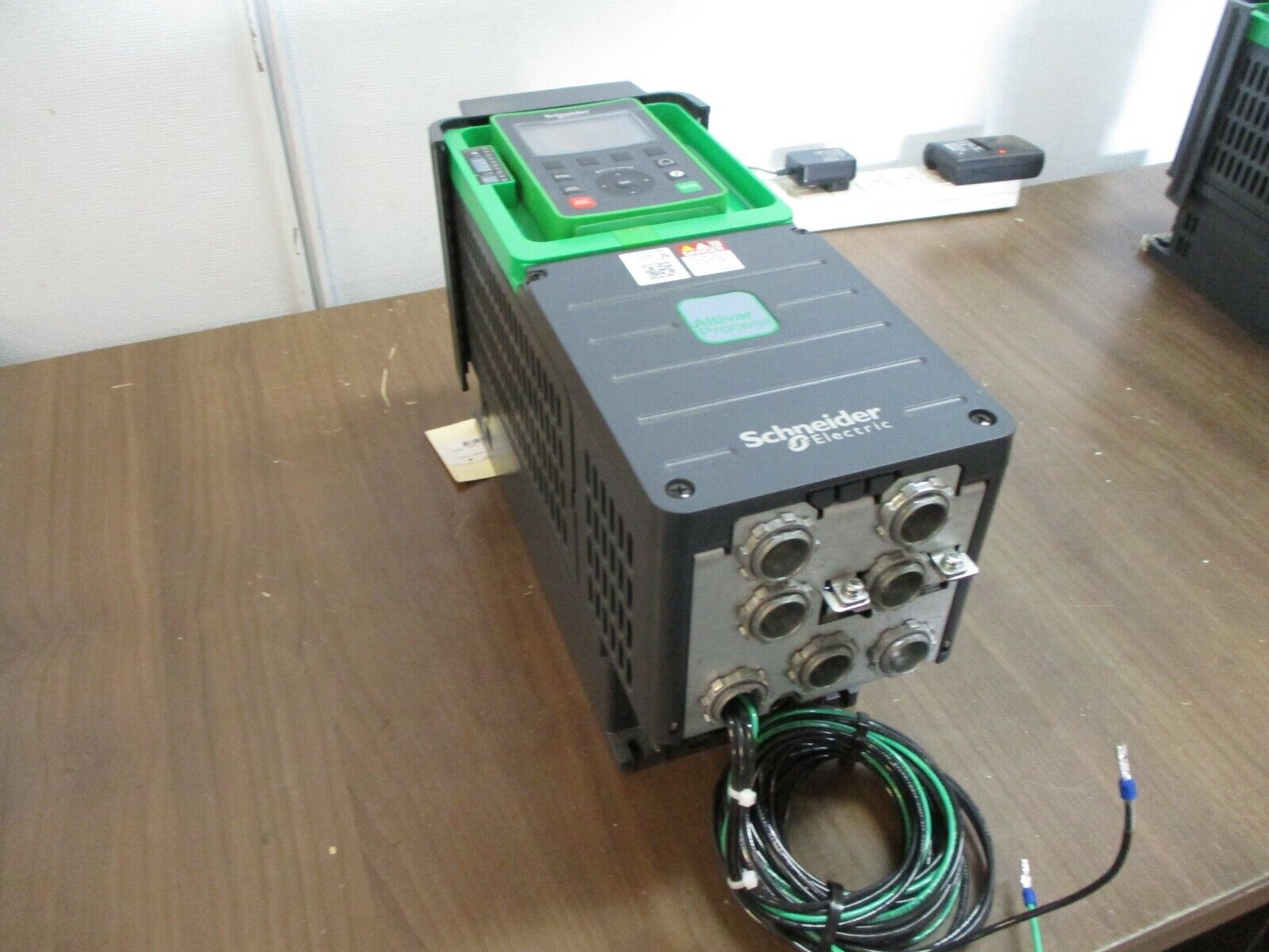 Schneider Electric Altivar 930 AC Drive ATV930U22N4 3HP 3Ph w/ Keypad Used
