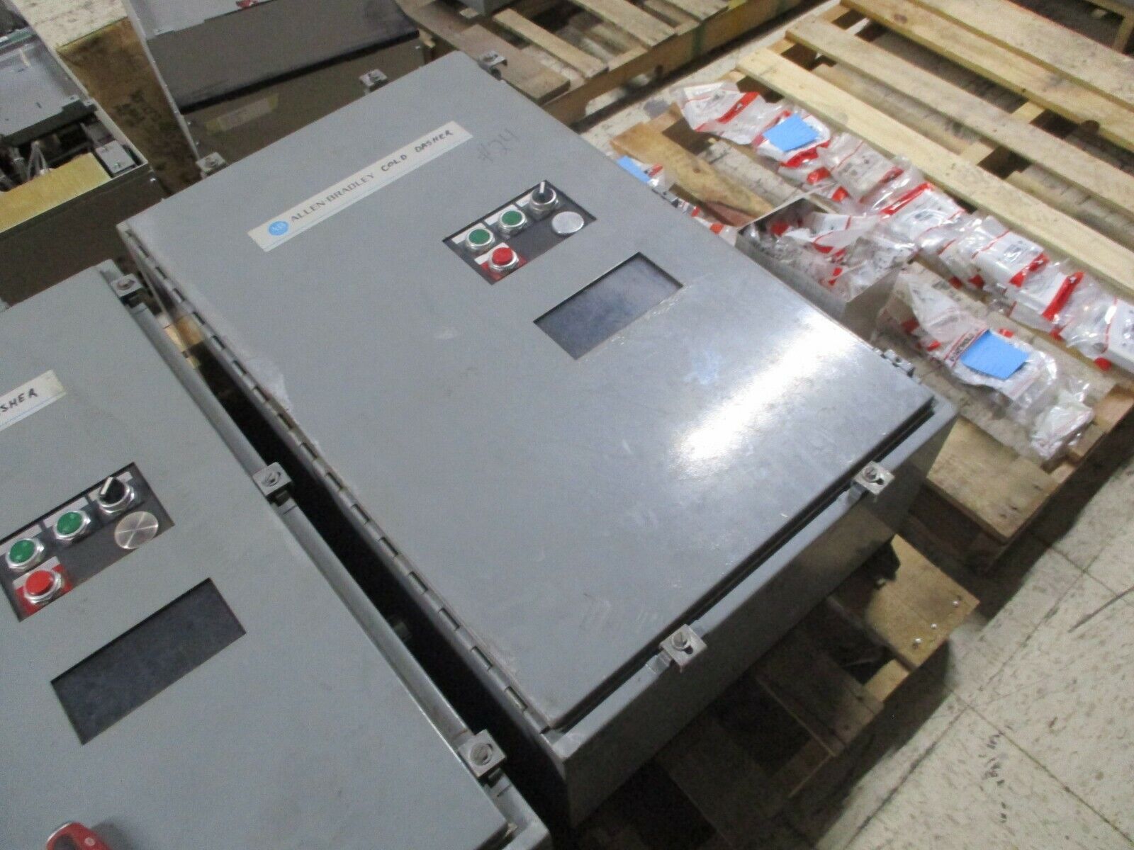 Allen-Bradley AC Drive 1336-B015-ECE-EC3-L1 15HP 3Ph Missing (2) Door Latch Used