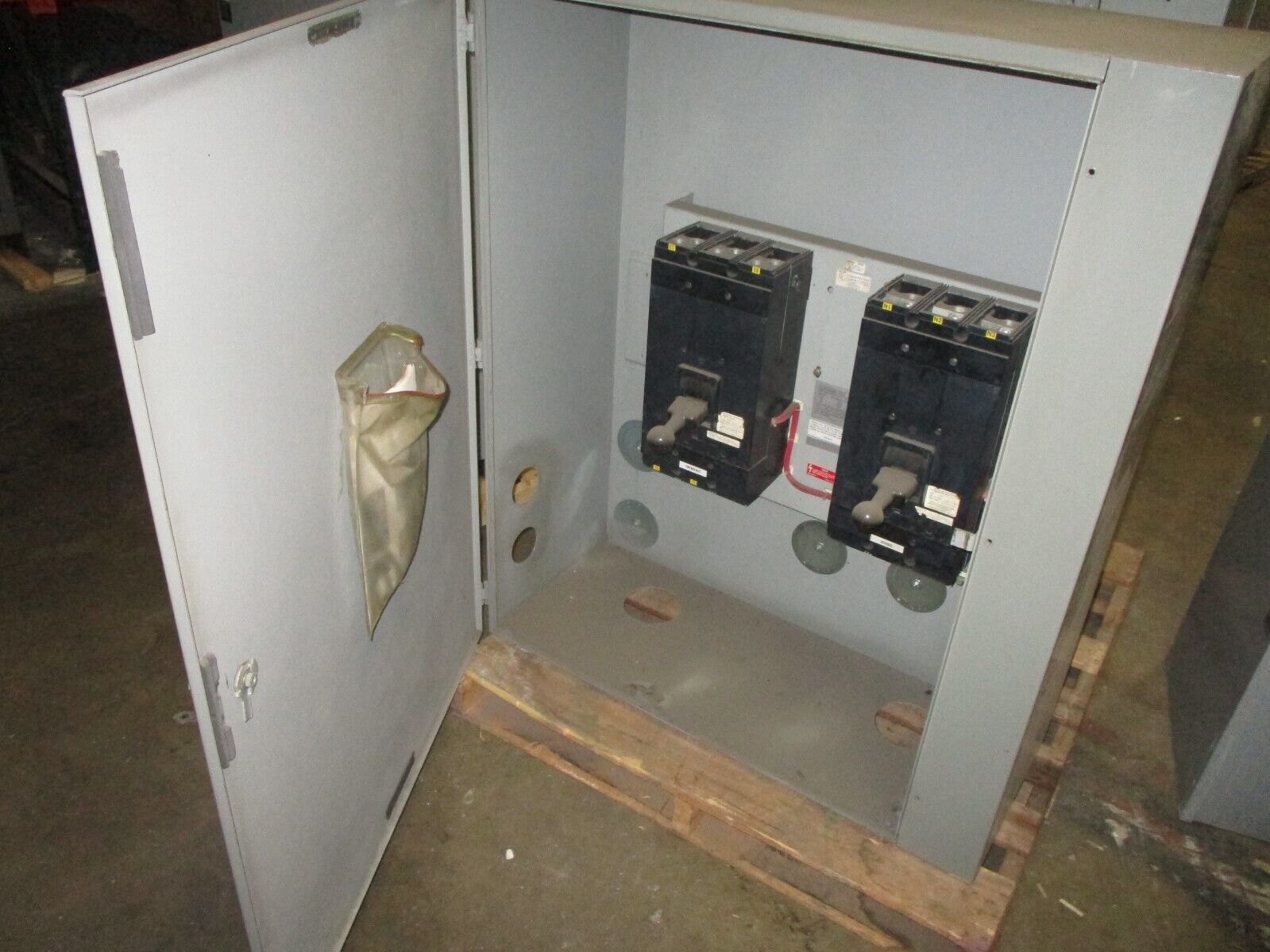 Westinghouse Manual Basic Transfer Switch 371D590G33 1000A 600V Used