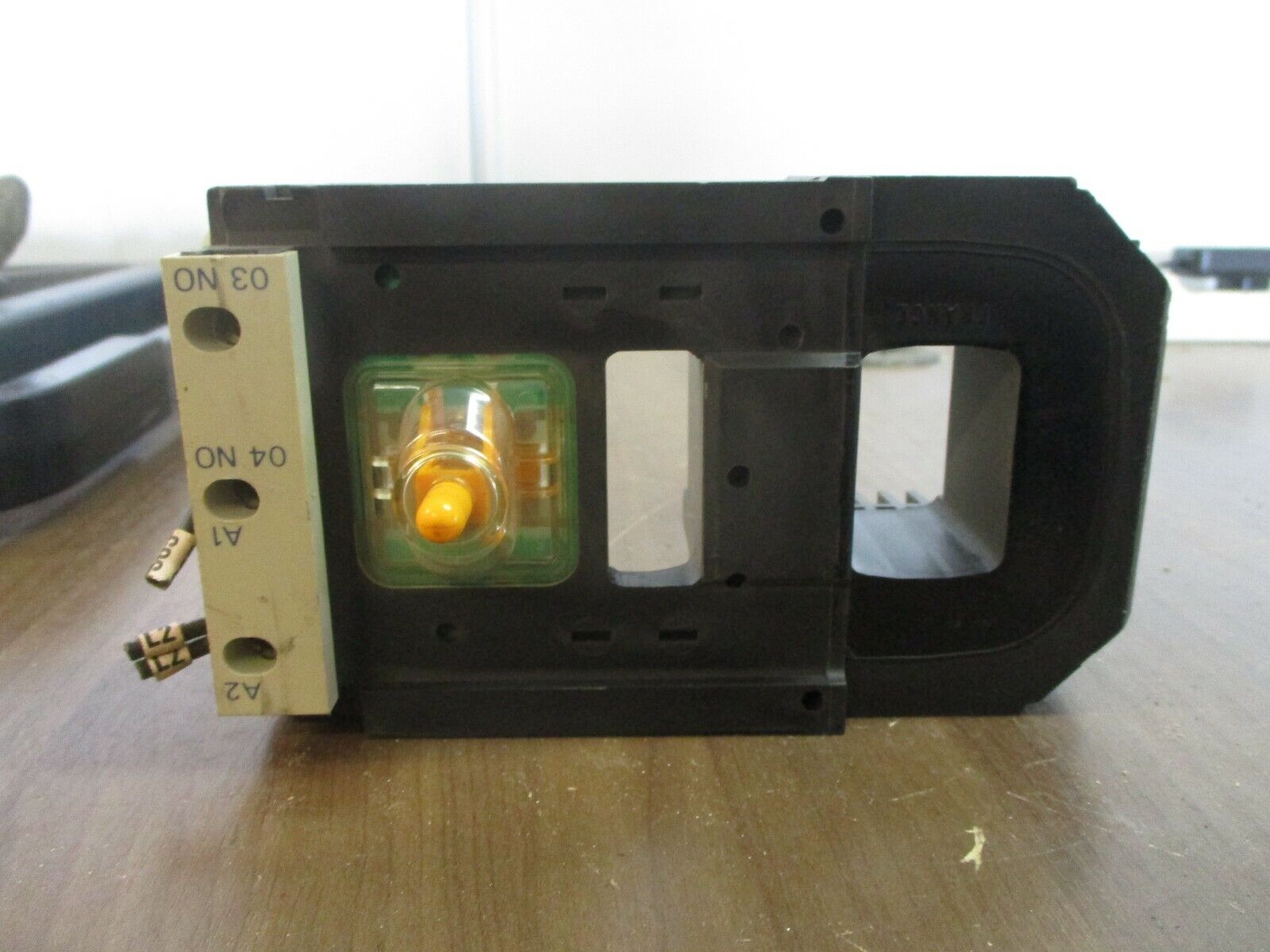 Telemecanique Magnetic Coil LX1 FJ 415 415/480V 50/60Hz *Broken Corner* Used