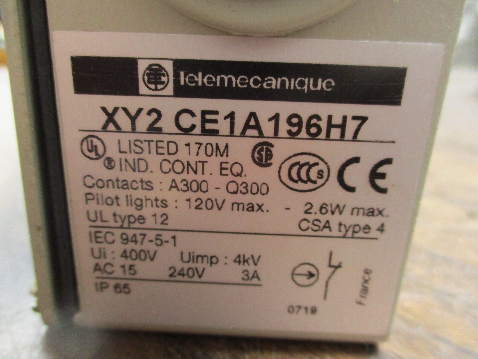 Telemecanique Cable Pull Switch XY2 CE1A196H7 Used