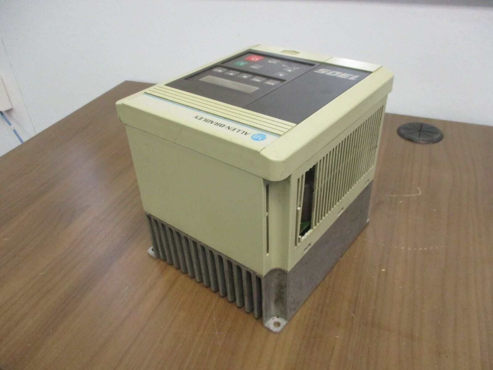 Allen-Bradley 1305 AC Drive 1305-BA03A-HA2 1HP *Chipped Side* Used