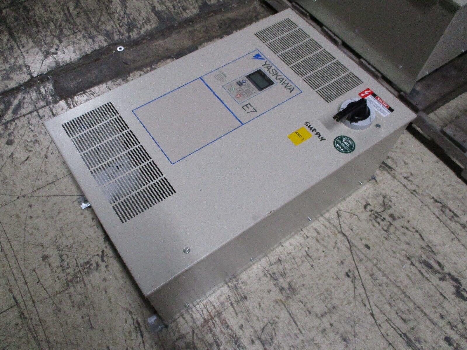 Yaskawa E7 AC Drive w/ Breaker Disconnect E7CVB14CFX 10HP 3Ph Used