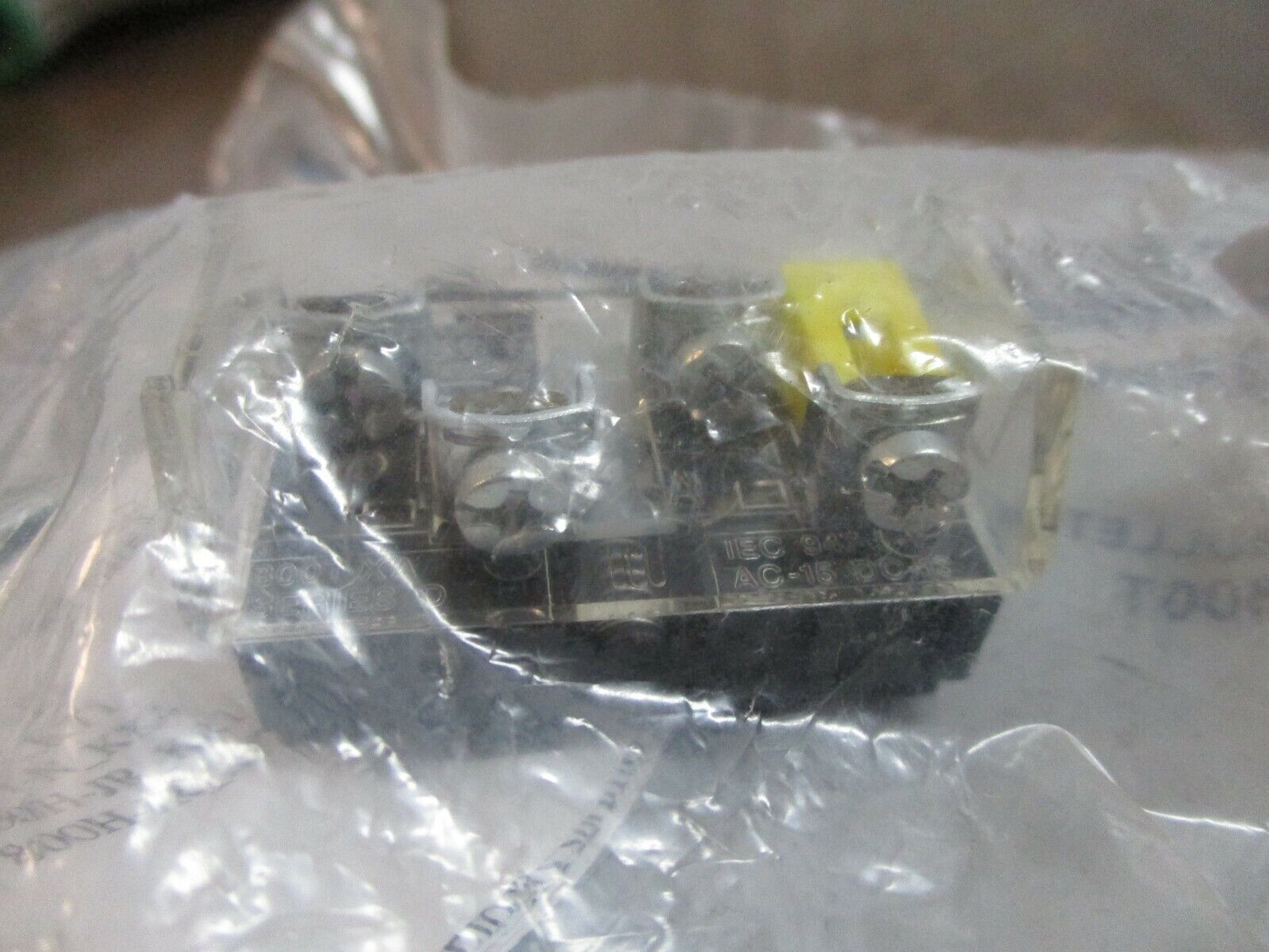 Allen-Bradley Shallow Contact Block 800T-XA Ser. D 1NO-1NC New Surplus