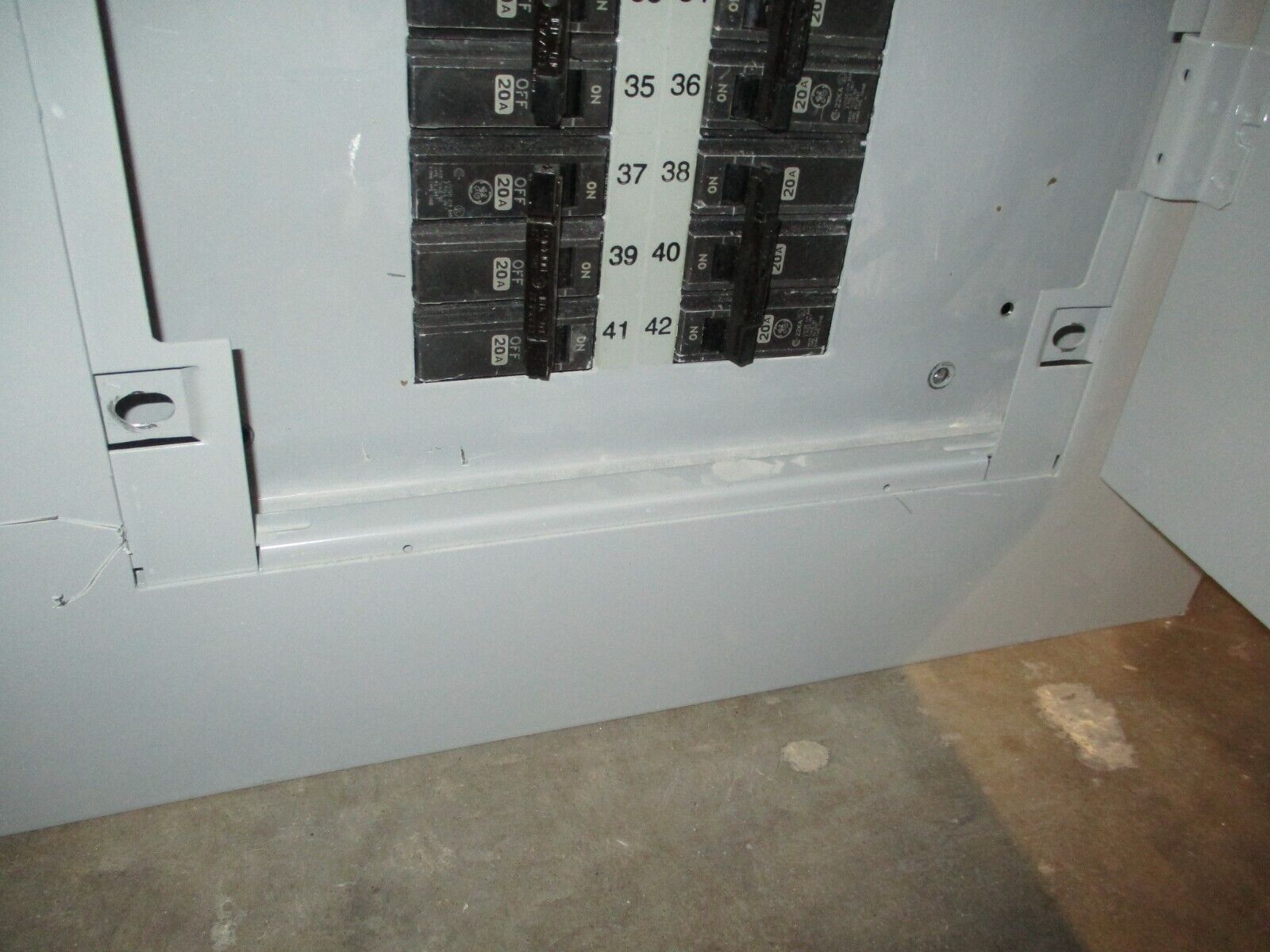 GE Main Lug Breaker Panel AQF3421MT 125A Max 208Y/120V 3Ph 4W 42-Circuit Used