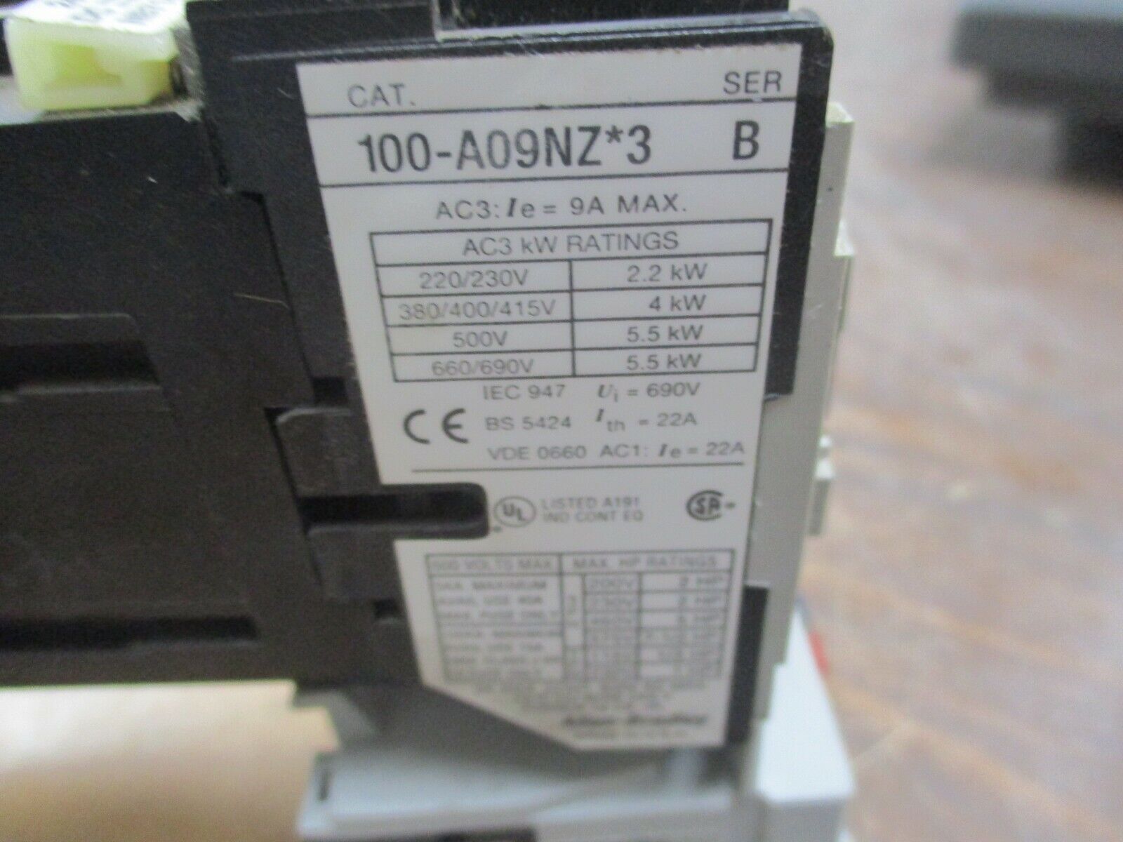 Allen-Bradley Starter 100-A09NZ*3/193-KB16 24VDC Coil 9A 600V Trip:1.1-1.6A Used