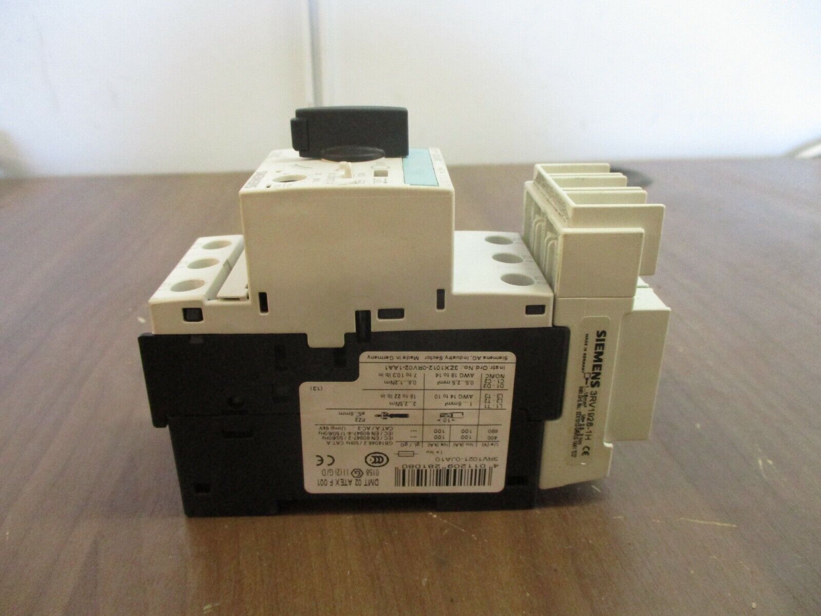 Siemens Sirius Motor Protector 3RV1021-0JA10 Trip: 0.7-1.0A w/ 3RV1928-1H Used