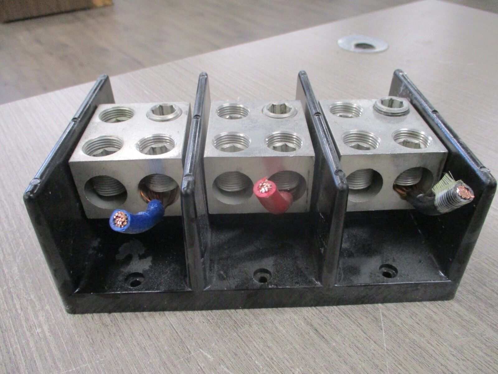 Buss Distribution Block 16504-3 760A 600V 3P Used