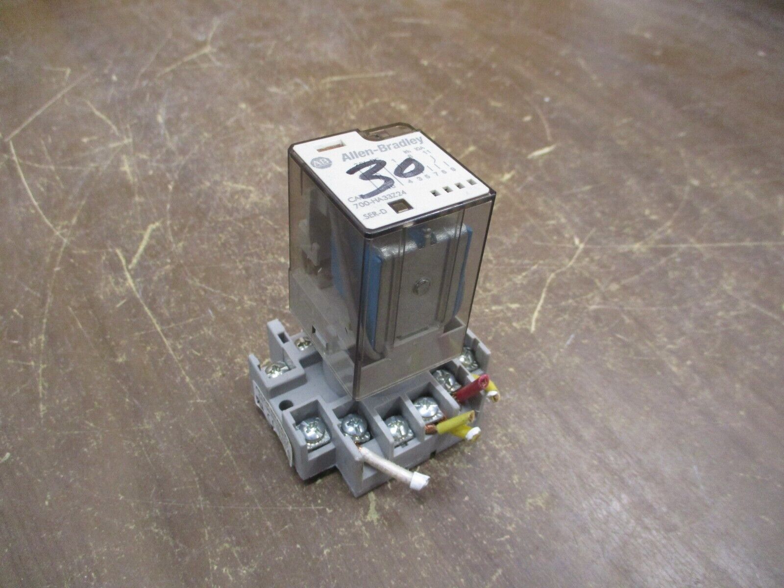 Allen-Bradley Relay 700-HA33Z24 24VDC Coil w/ Base Used
