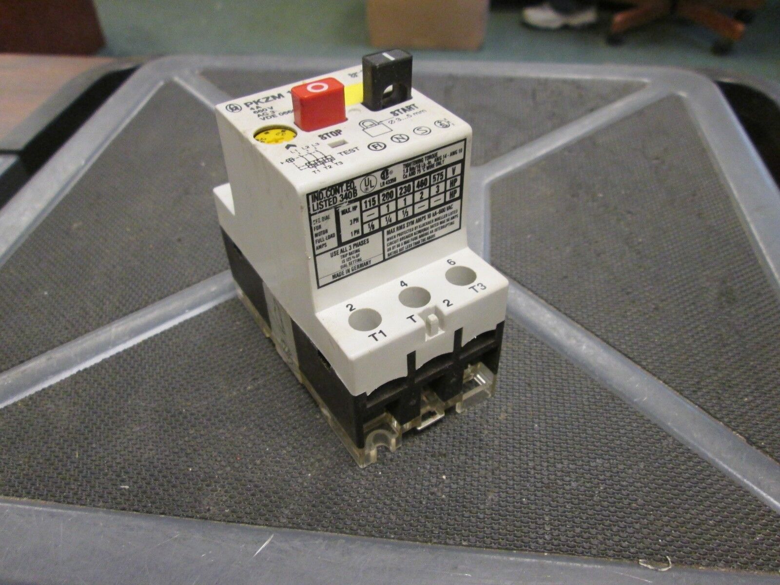 Telemecanique  Manual Starter  GV2-M22  20-25A  600V Used