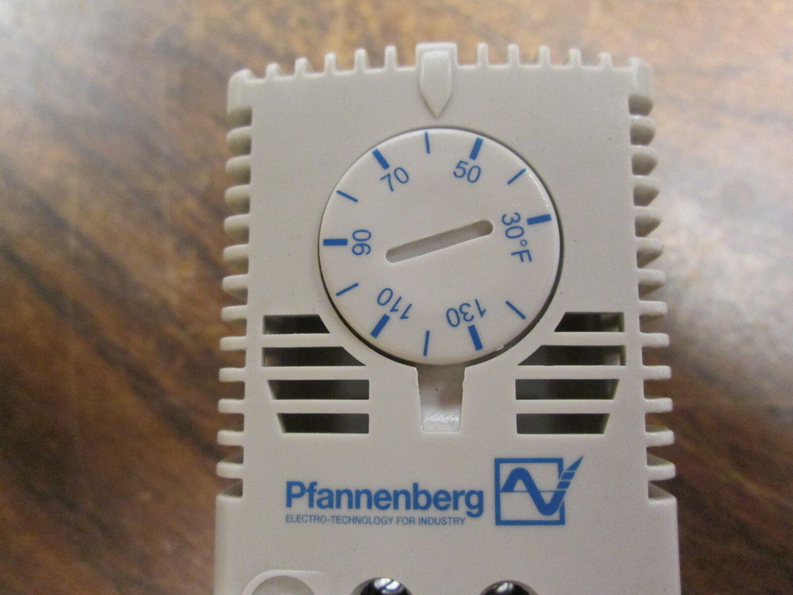Pfannenberg Thermostat FLZ530 F193242 10A 240VAC Range: 30-140°F Used