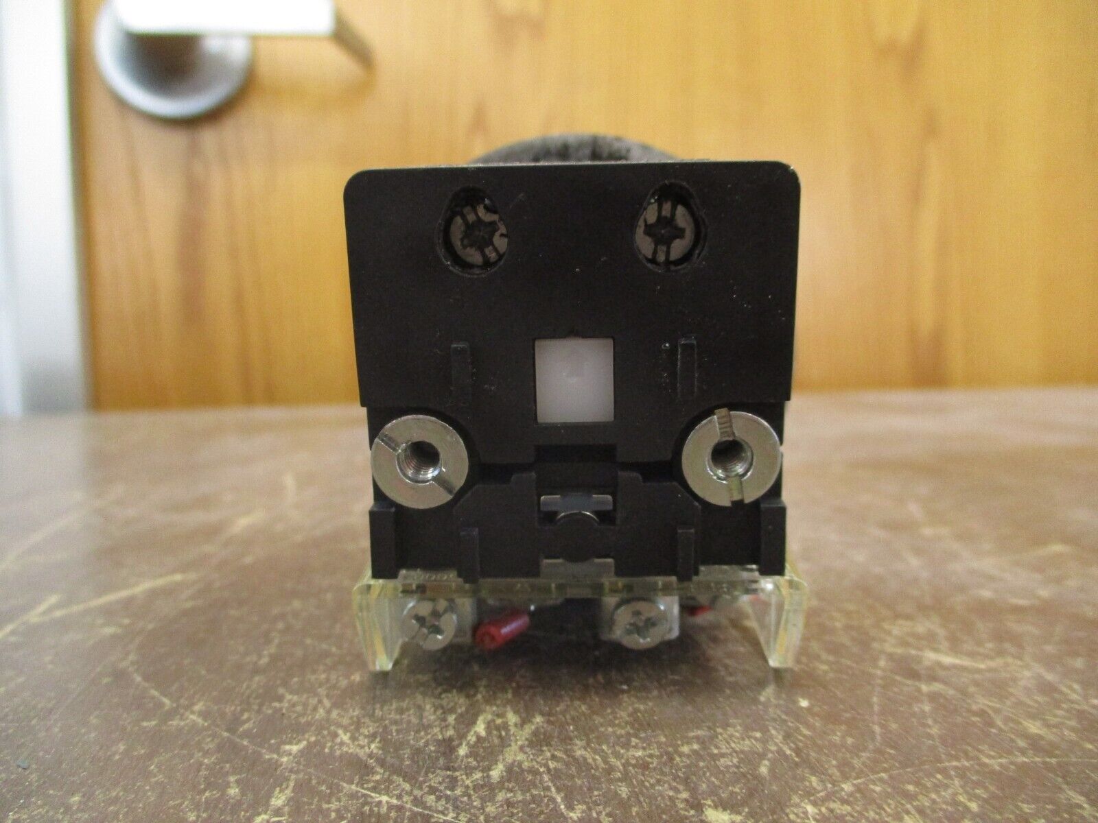 Allen-Bradley Illuminated Push / Pull Button 800T-FXQH2RA1 Ser. U 12-130V AC/DC