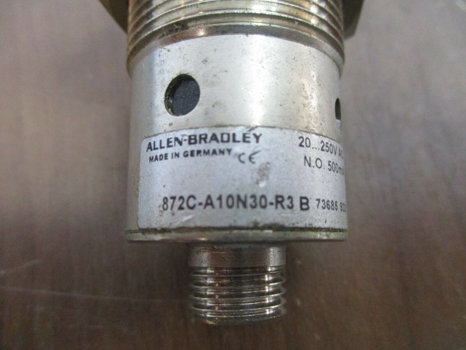 Allen-Bradley Inductive Proximity Sensor 872C-A10N30-R3 Ser. B 20-250VAC 500mA
