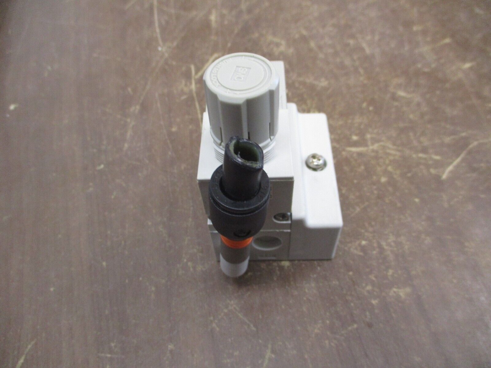 SMC Regulator ARM11AB1-R67-AZ Range: 0-150 PSI Used