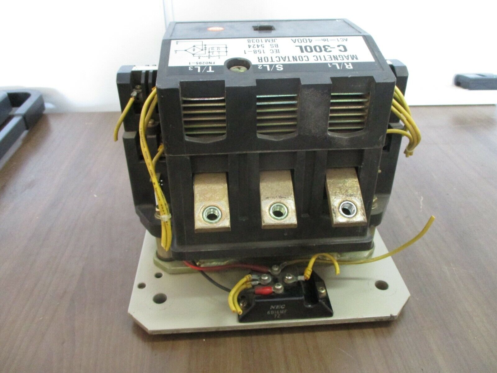 Taian Contactor C-300L 400A 600V 50/60Hz Used