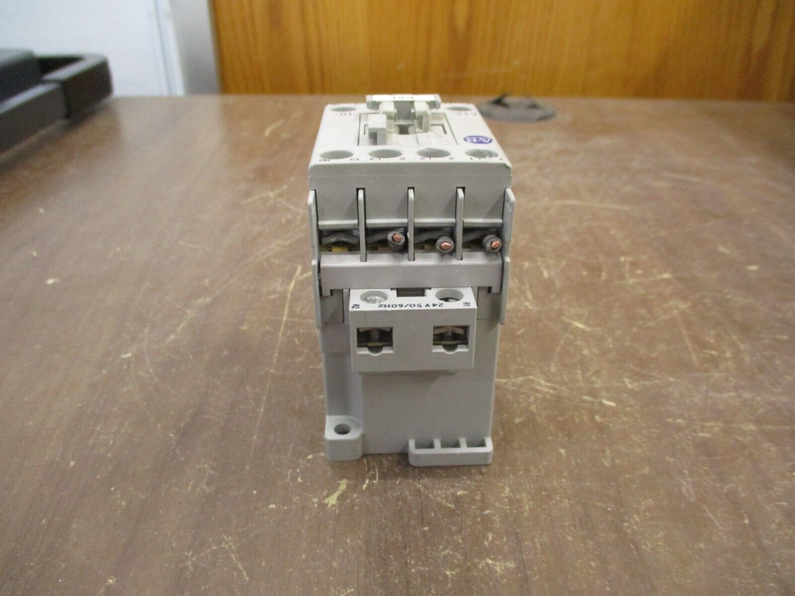Allen-Bradley Contactor 100-C12*10 24V Coil 25A 600V *Damaged Top* Used
