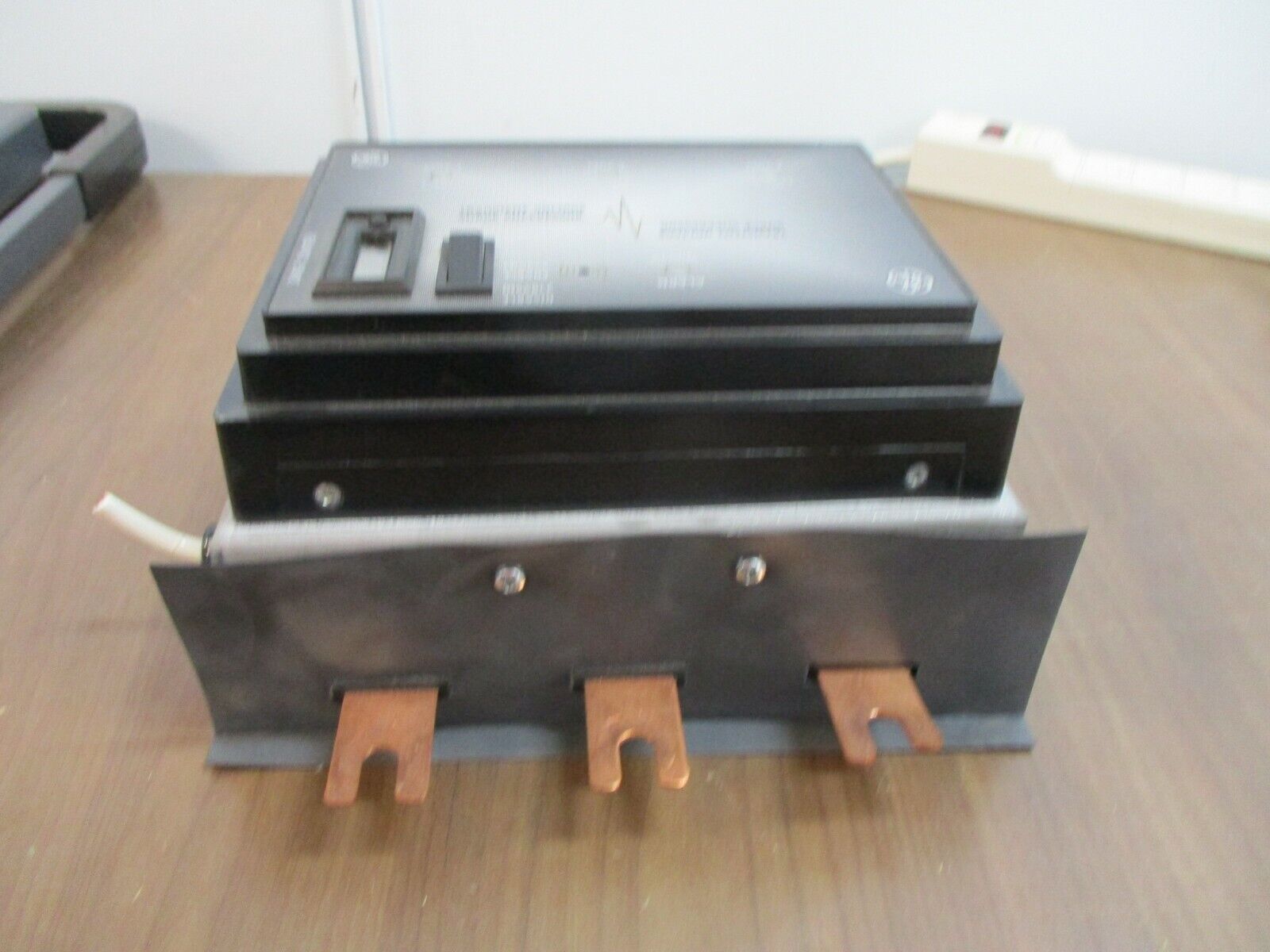 GE Surge Suppressor TME120Y080AS 120/208V 3Ph 50/60 Hz SVR: 400Vpk L-N, L-G, N-G