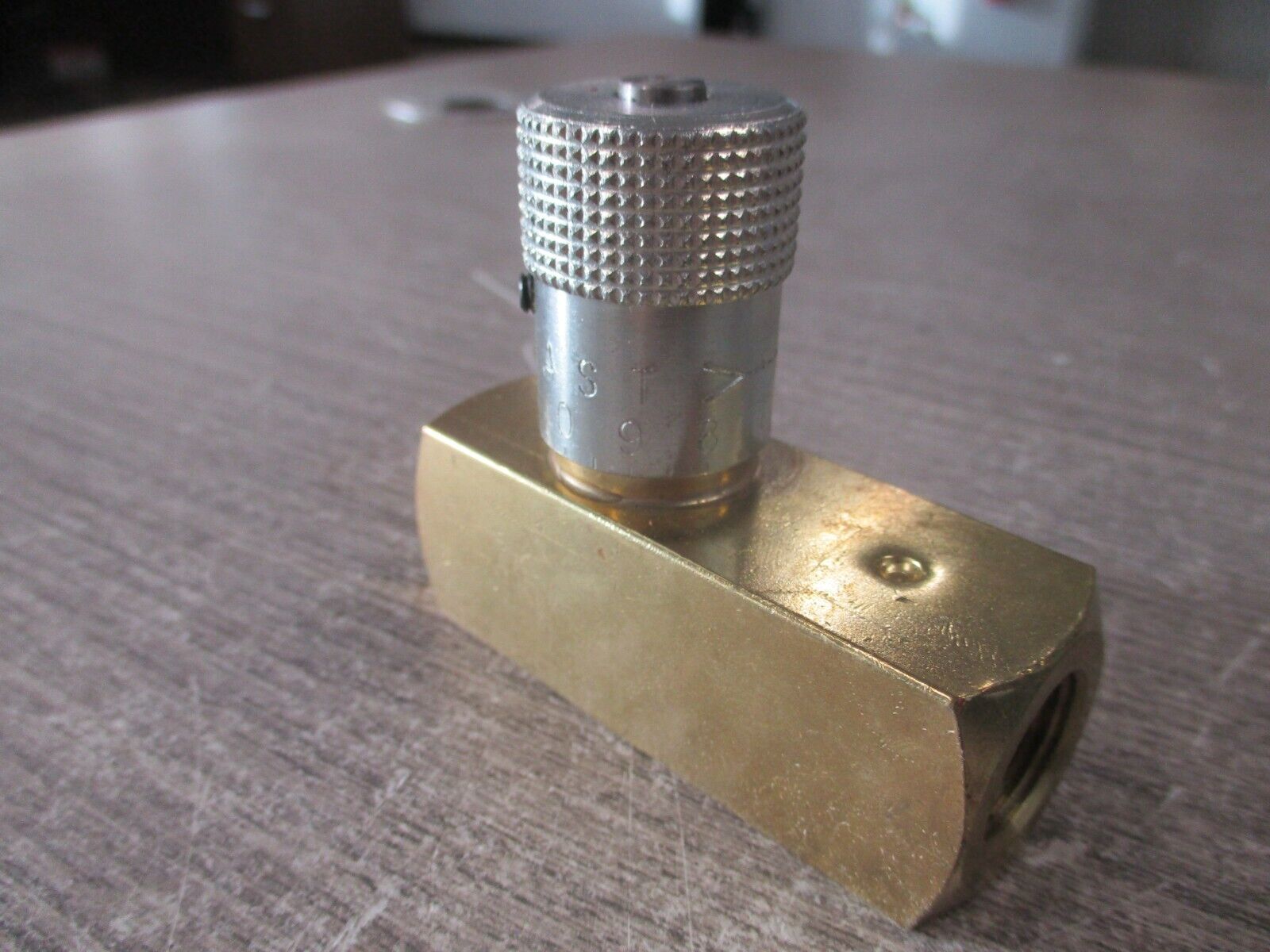 Parker Hydraulic Flow Control Valve F600B 200PSI Used