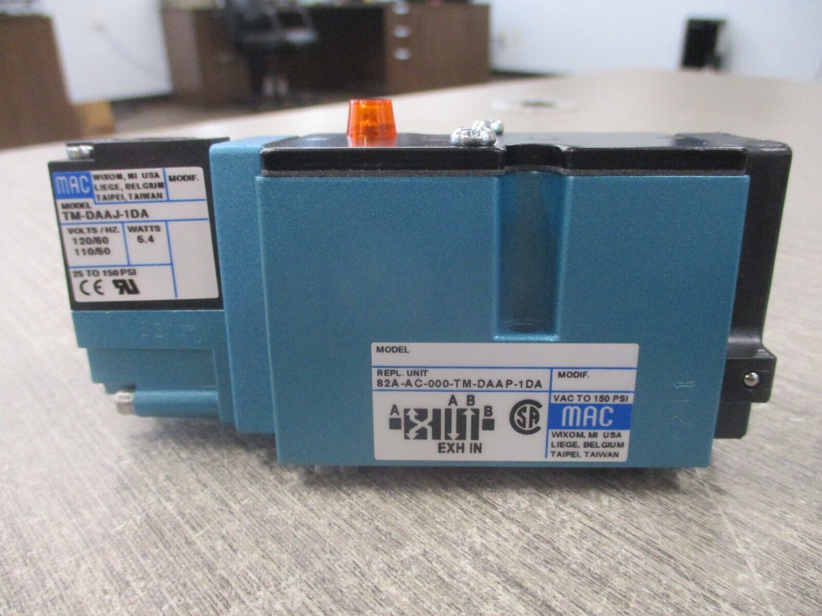 MAC Solenoid Valve 82A-AC-000-TM-DAAP-1DA *No Box* New Surplus
