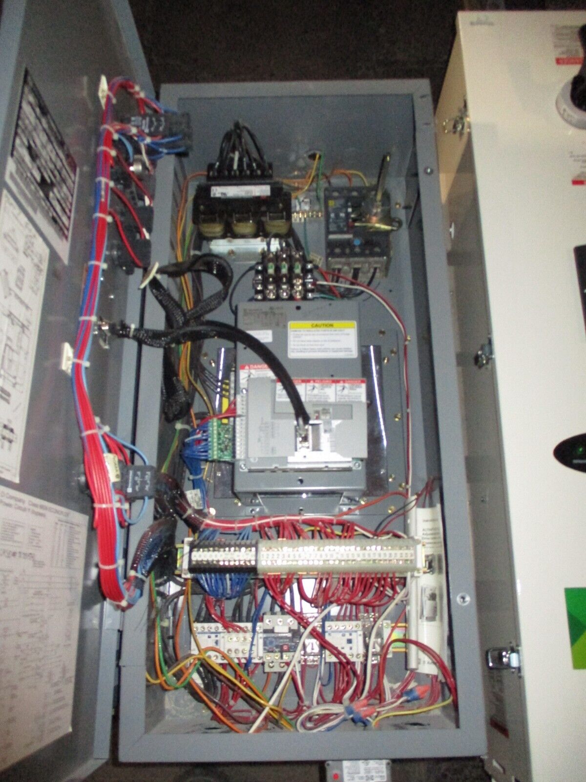 Square D EconoFlex Altivar AC Drive w/ Bypass 8839 58ECG4VY Ser. A 1HP 3Ph Used