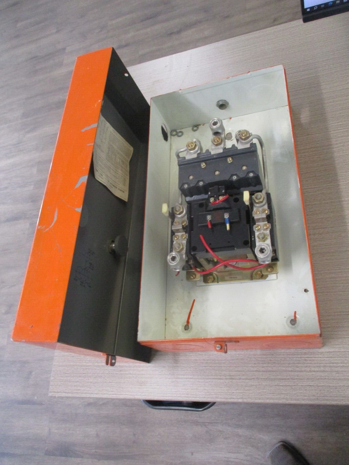 Allen-Bradelly Enclosed Size 4 Starter 709-EAA Ser. K 120V Coil Used.